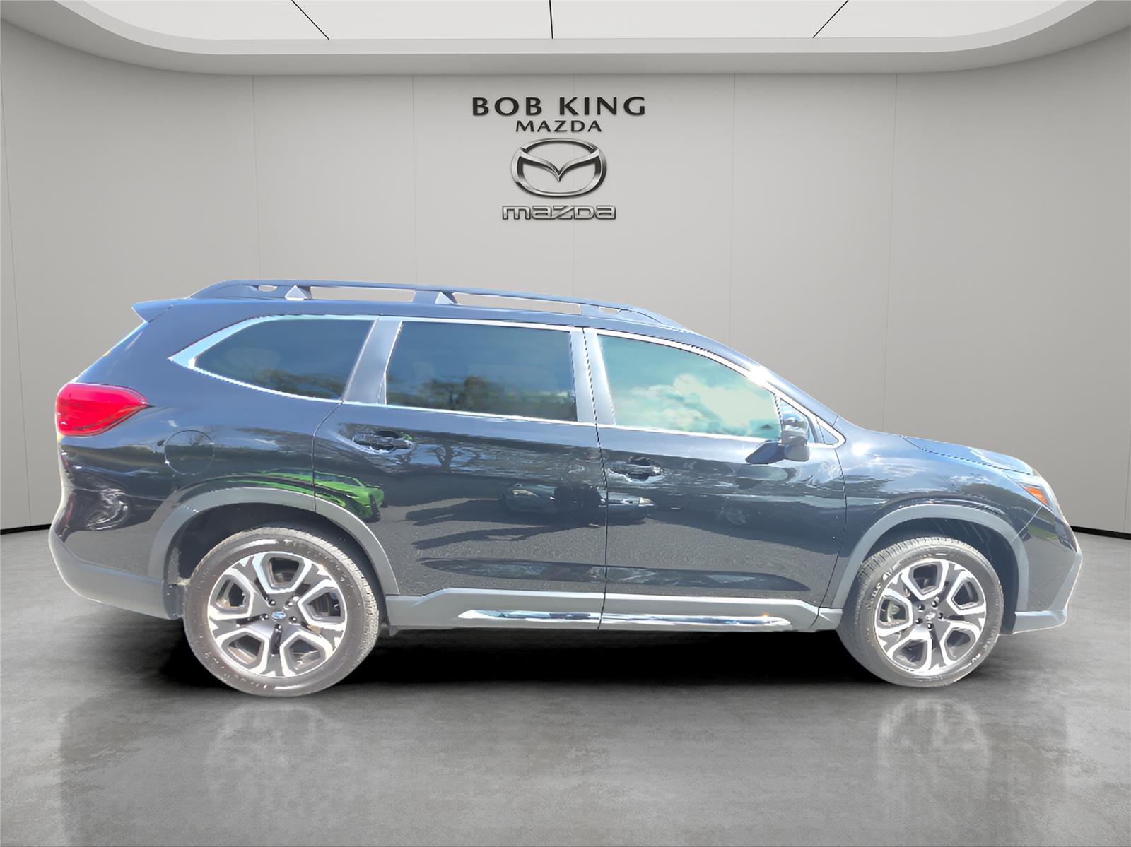 View vehicle photo 4