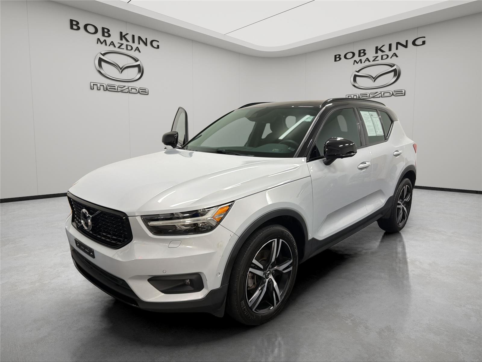 2022 Volvo XC40 T5 R-Design AWD SUV / Crossover All-Wheel Drive Automatic
