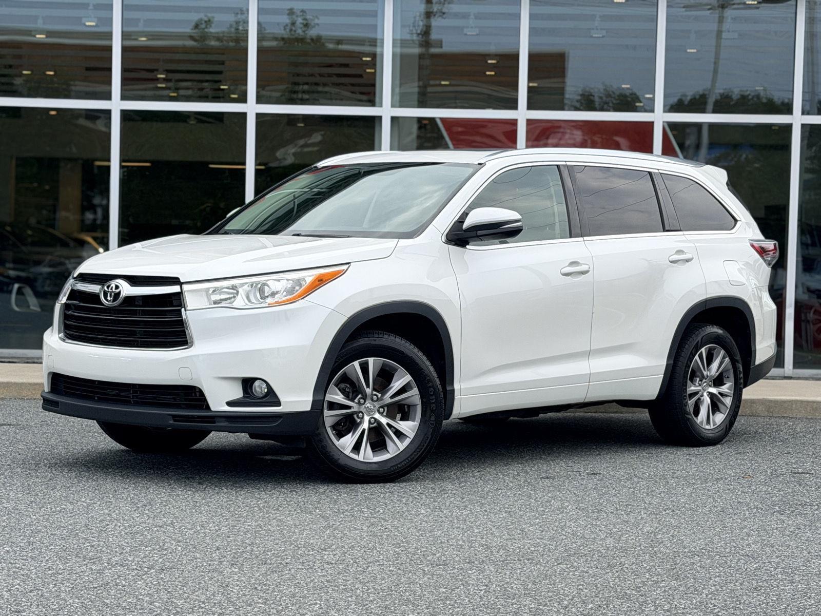 White (Blizzard Pearl) 2015 Toyota Highlander SUV / Crossover Front-Wheel Drive 6-Speed Automatic