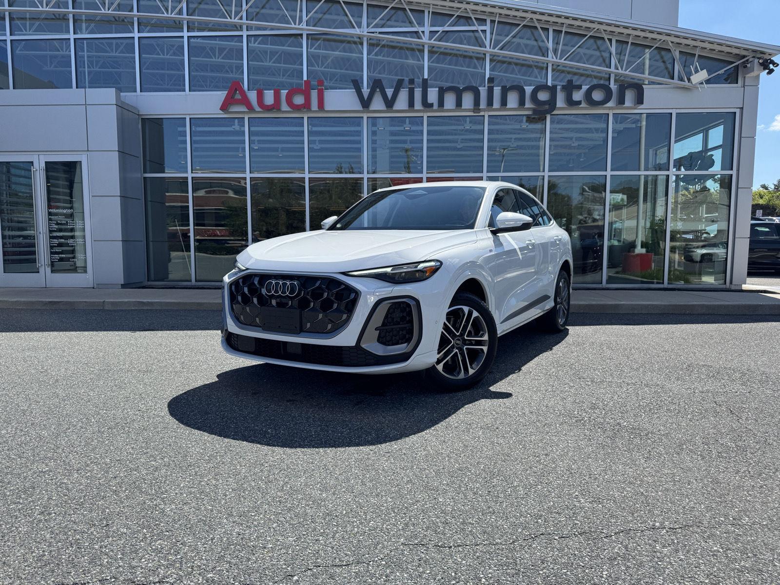 Glacier White Metallic 2025 Audi Q5 Sportback Sedan All-Wheel Drive Automatic