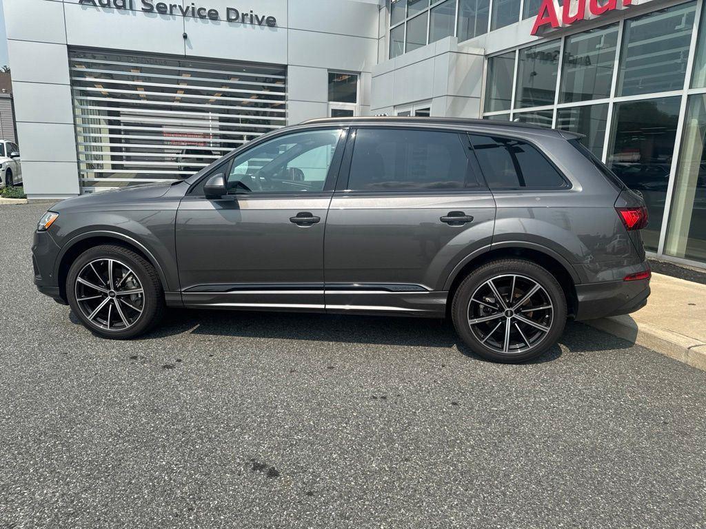 View vehicle photo 7