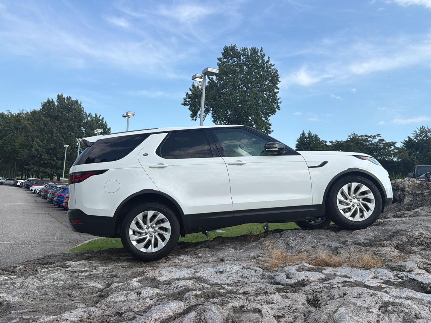 Used 2025  Land Rover S image 9