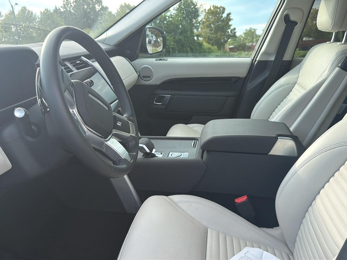 Used 2025  Land Rover S image 3