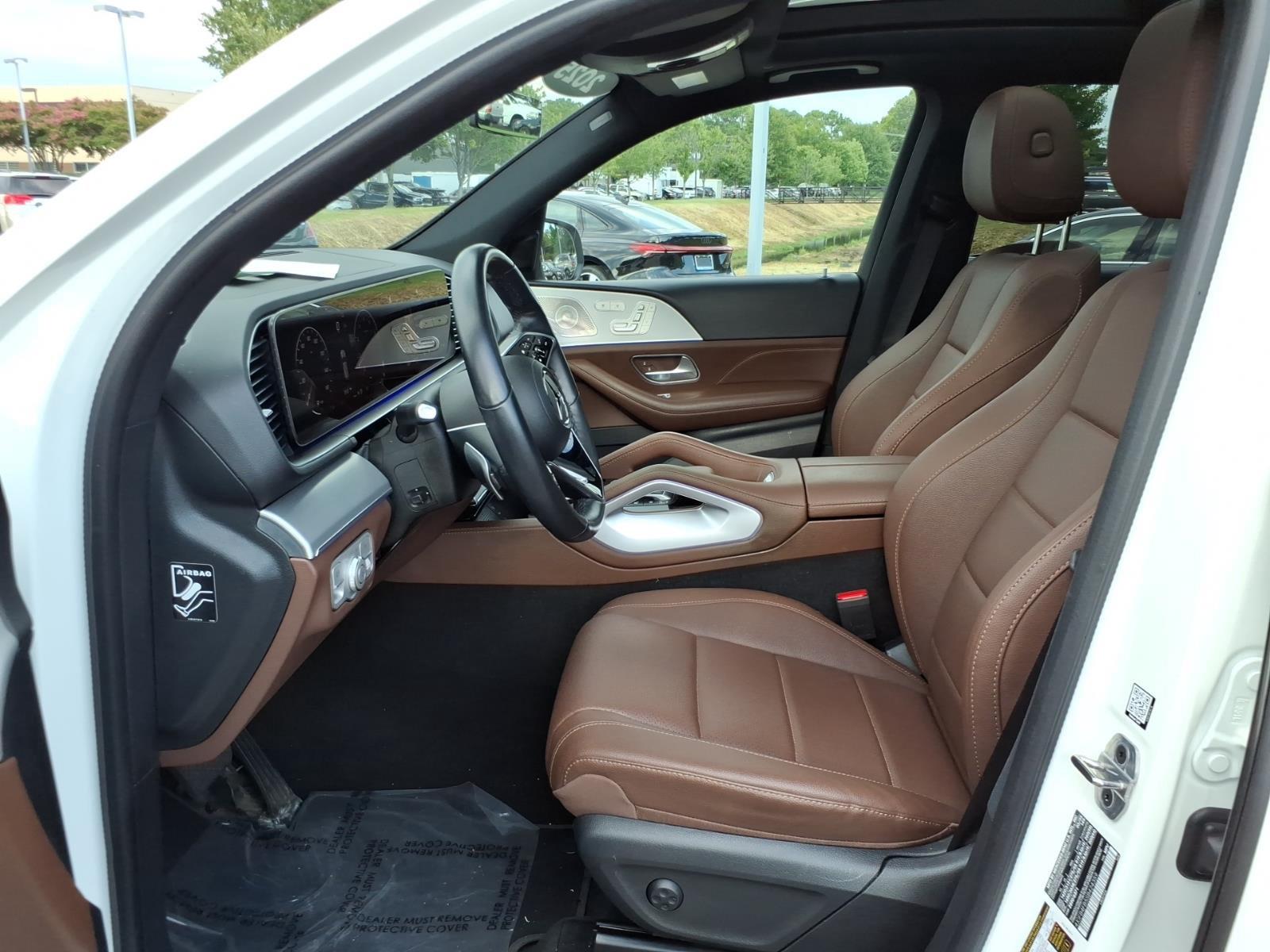 Used 2025 Black MERCEDES-BENZ  image 12