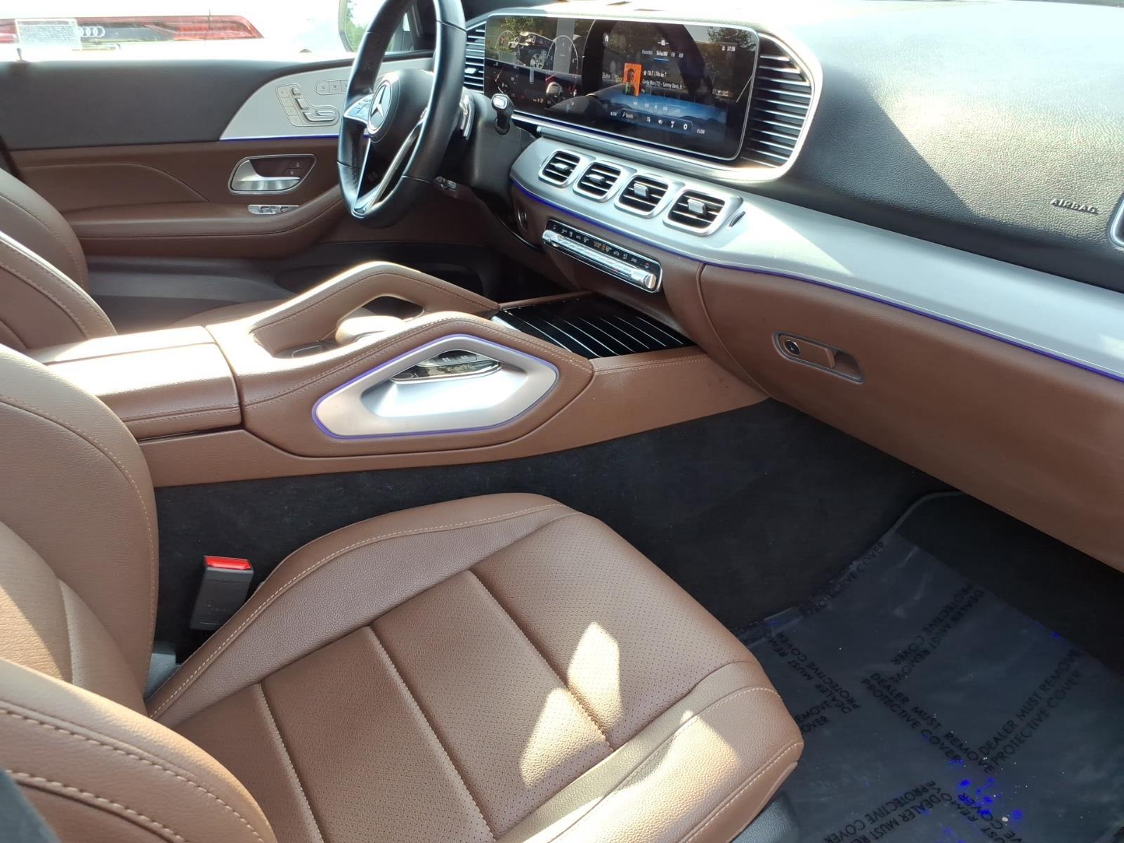 Used 2025 Black MERCEDES-BENZ  image 26