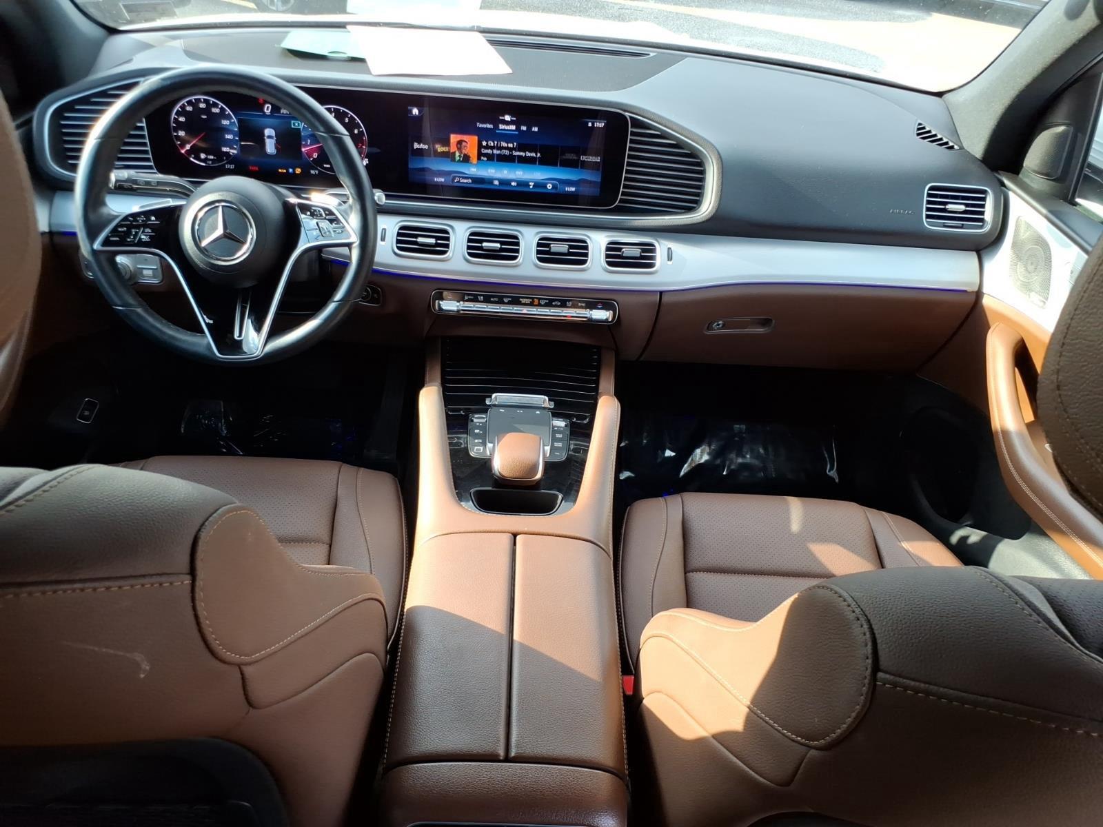 Used 2025 Black MERCEDES-BENZ  image 29