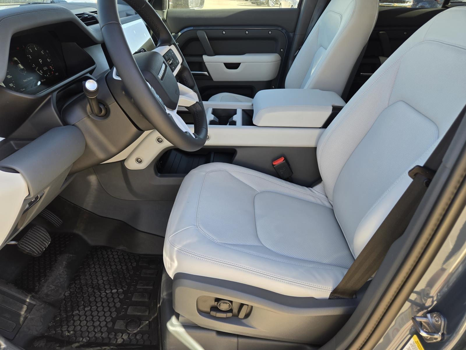 New 2026 Tasman Blue Metallic Land Rover X-Dynamic SE image 25
