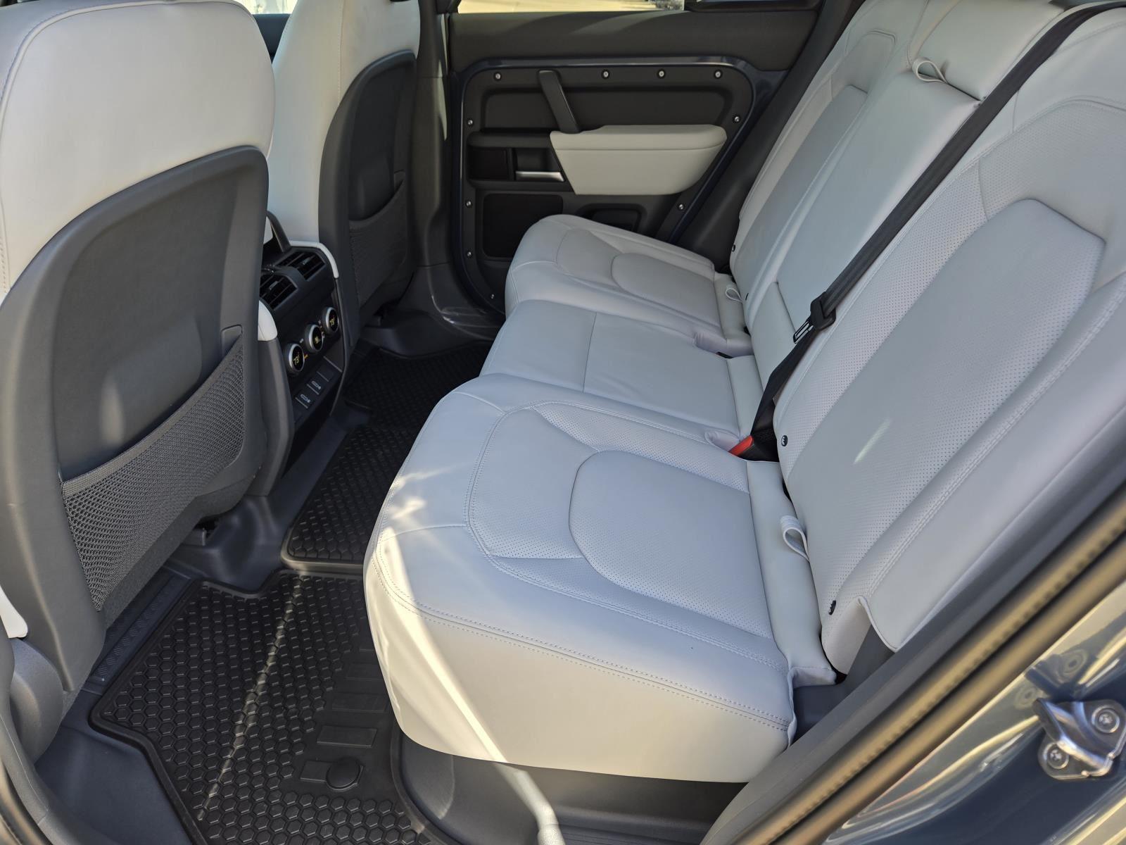 New 2026 Tasman Blue Metallic Land Rover X-Dynamic SE image 29