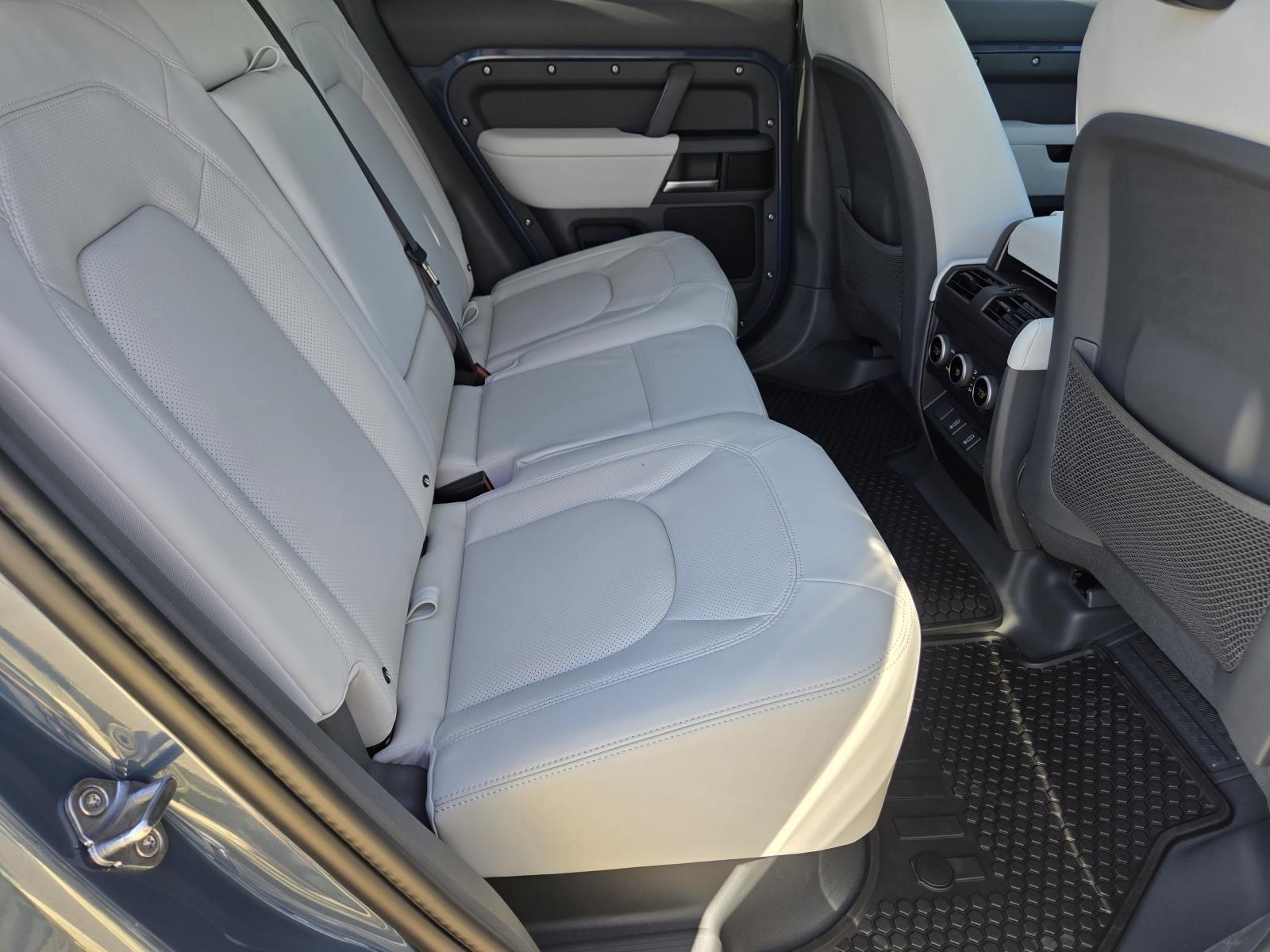 New 2026 Tasman Blue Metallic Land Rover X-Dynamic SE image 37