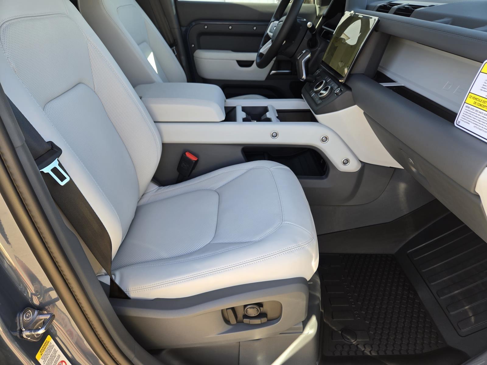 New 2026 Tasman Blue Metallic Land Rover X-Dynamic SE image 40