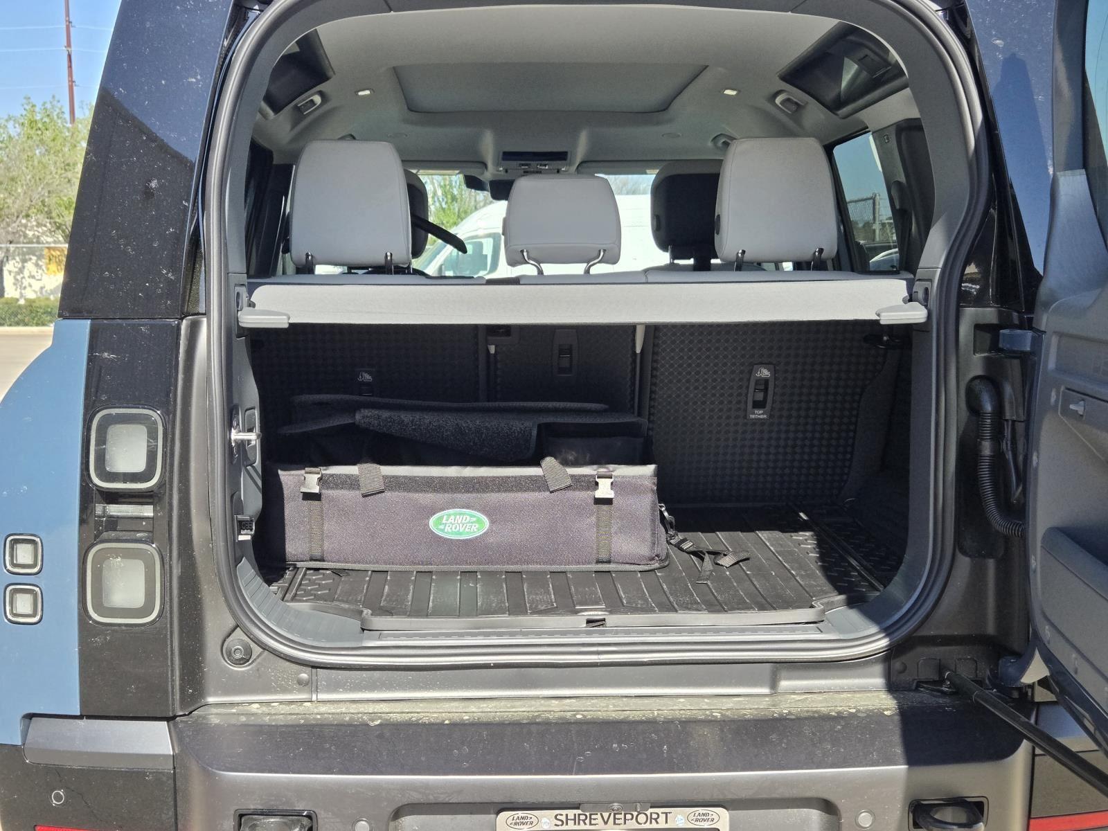 New 2026 Tasman Blue Metallic Land Rover X-Dynamic SE image 11