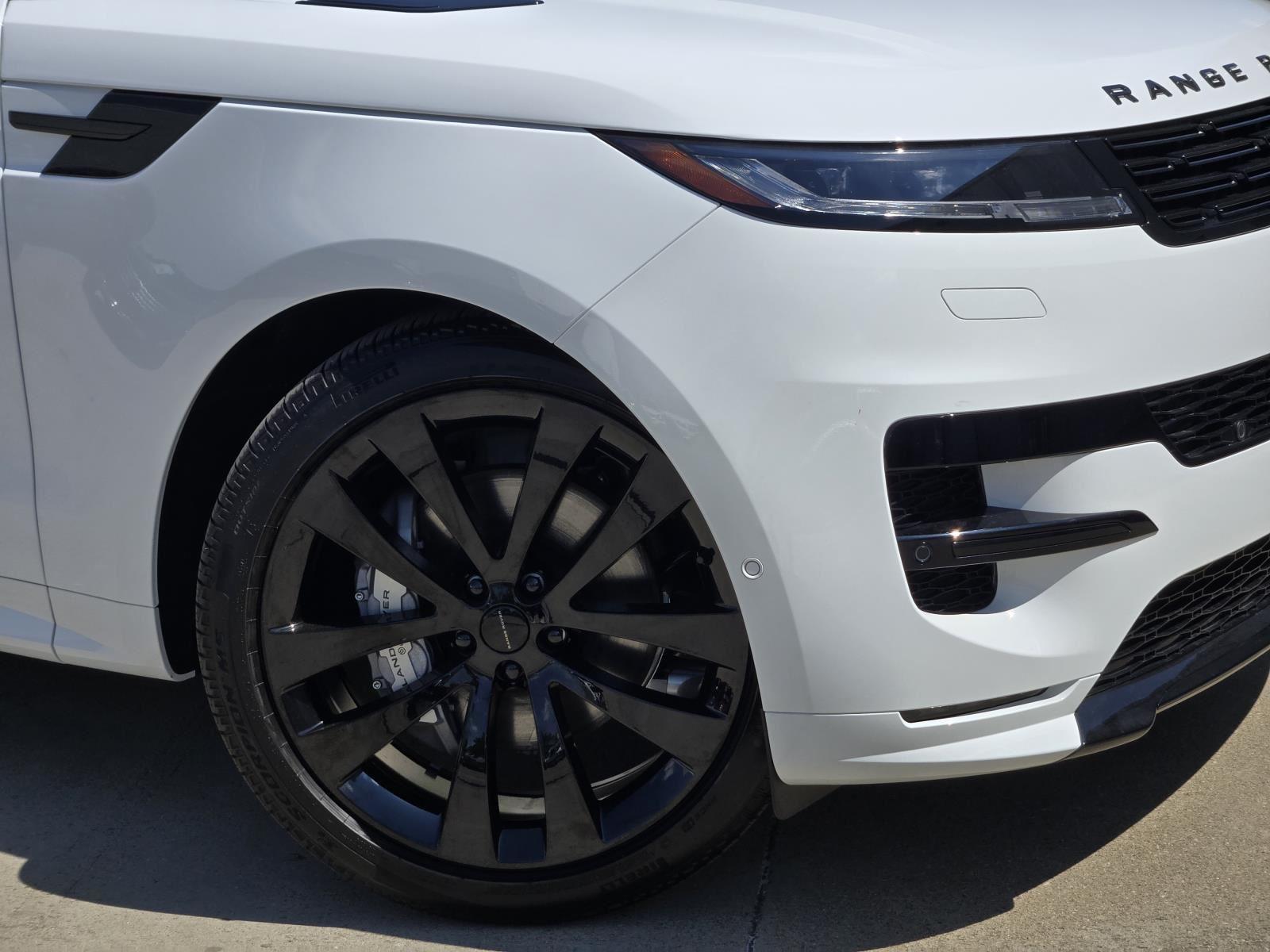 New 2026 Fuji White Land Rover Dynamic SE image 6