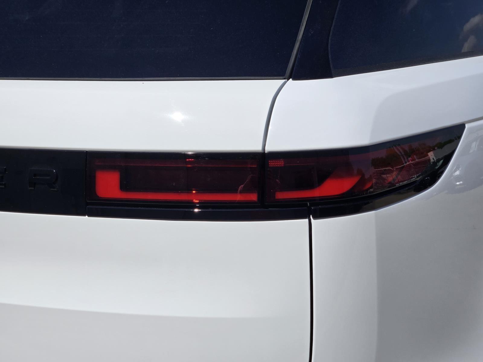 New 2026 Fuji White Land Rover Dynamic SE image 8
