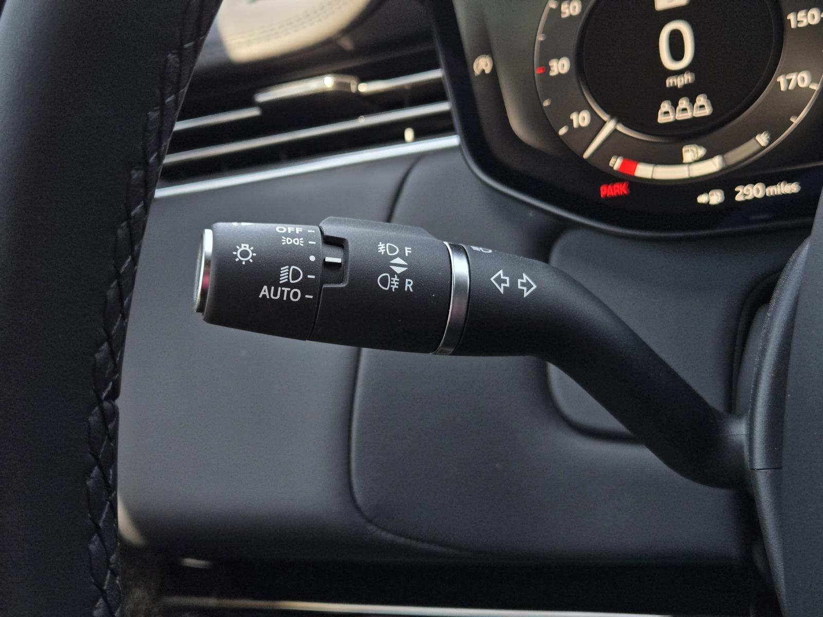 New 2026 Fuji White Land Rover Dynamic SE image 17