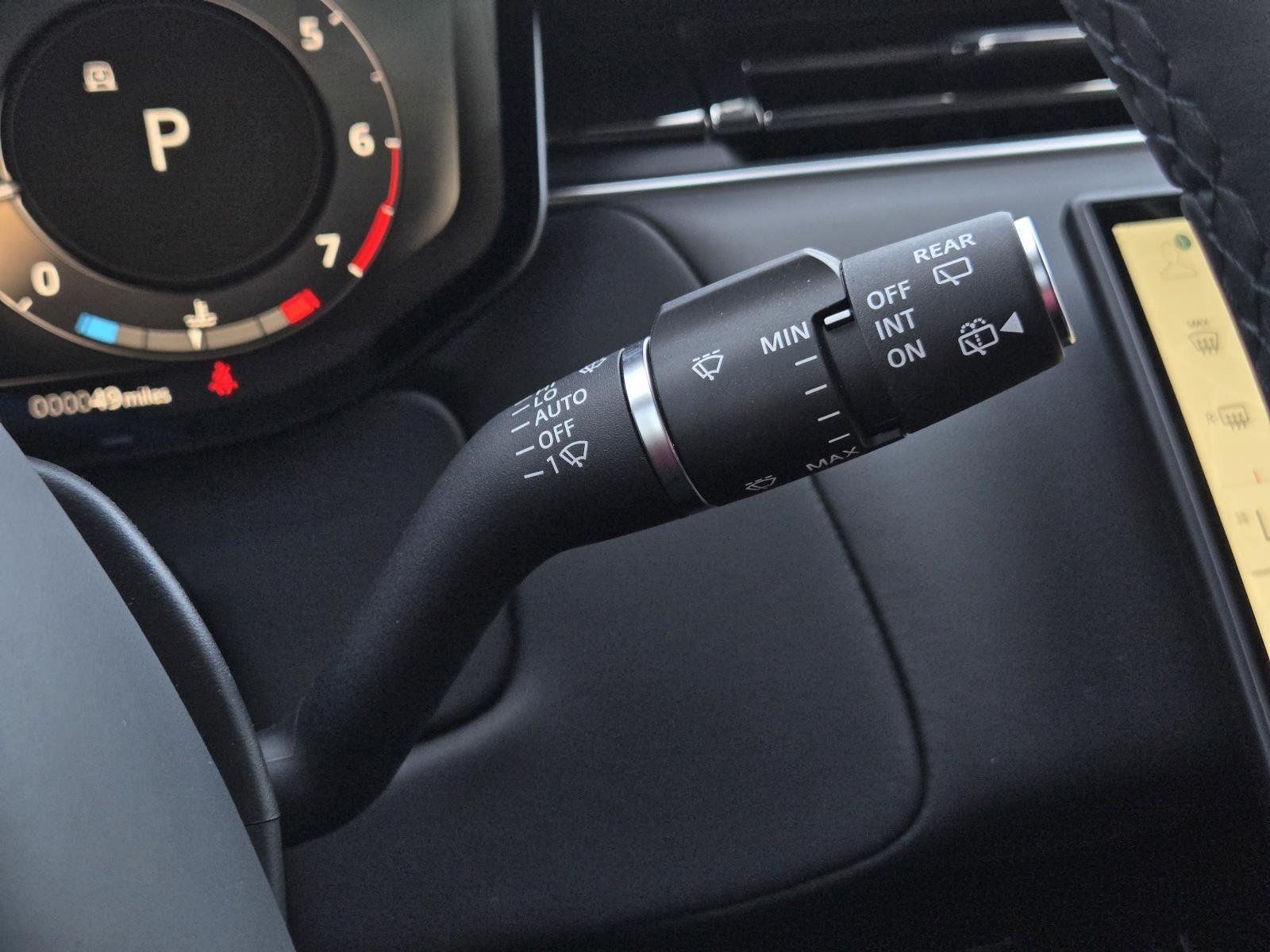 New 2026 Fuji White Land Rover Dynamic SE image 18