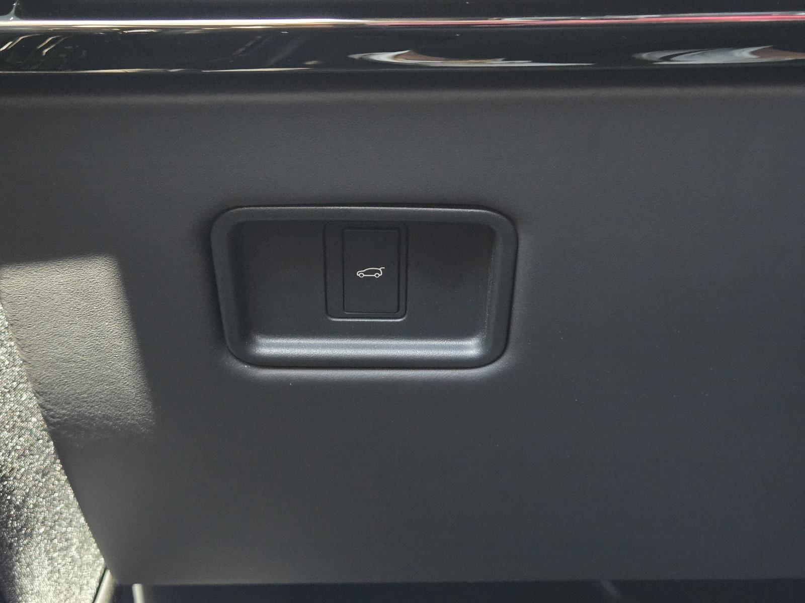 New 2026 Fuji White Land Rover Dynamic SE image 23