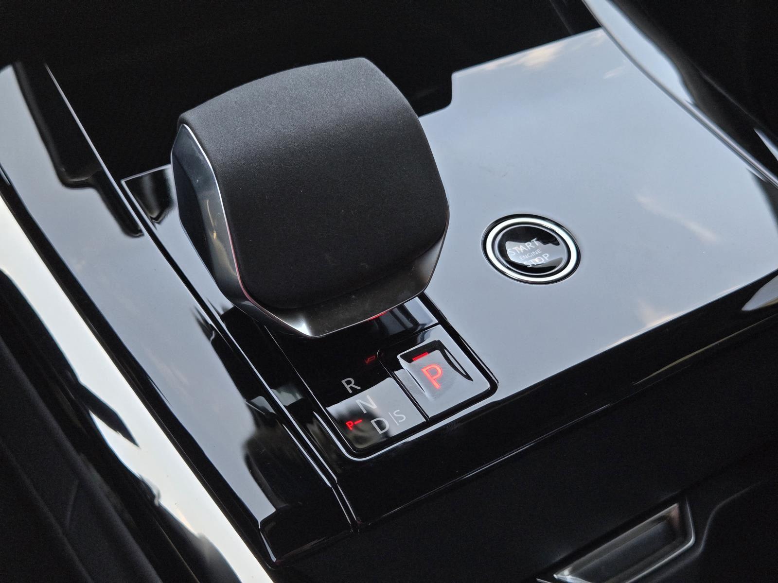 New 2026 Fuji White Land Rover Dynamic SE image 24