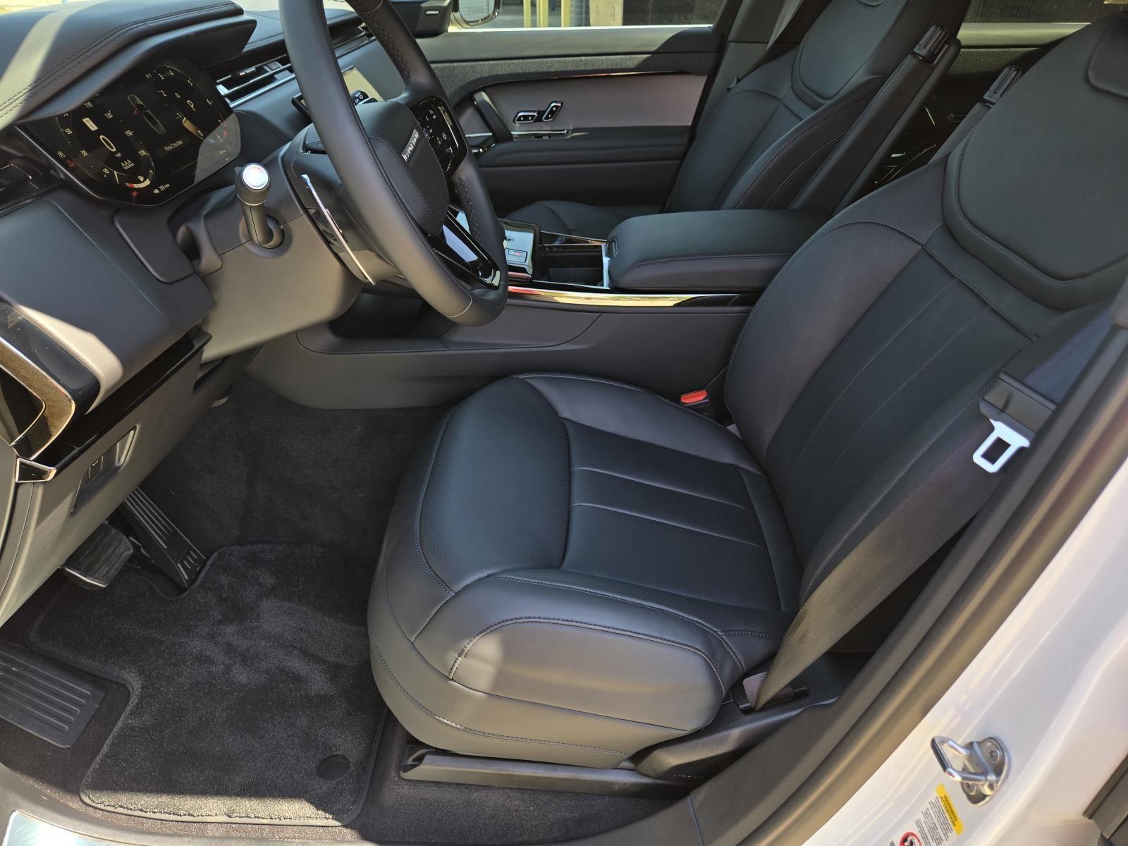New 2026 Fuji White Land Rover Dynamic SE image 26