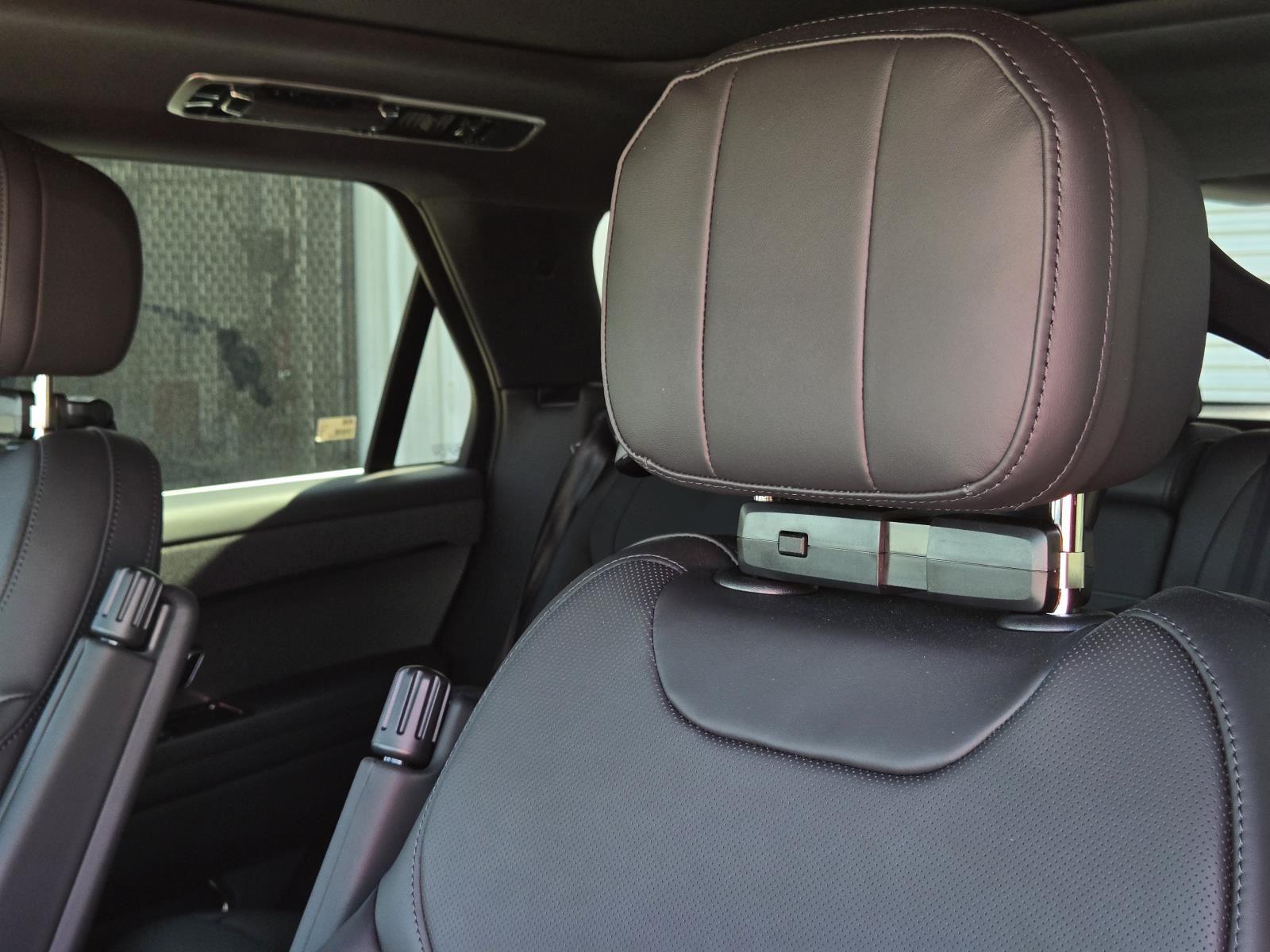 New 2026 Fuji White Land Rover Dynamic SE image 27
