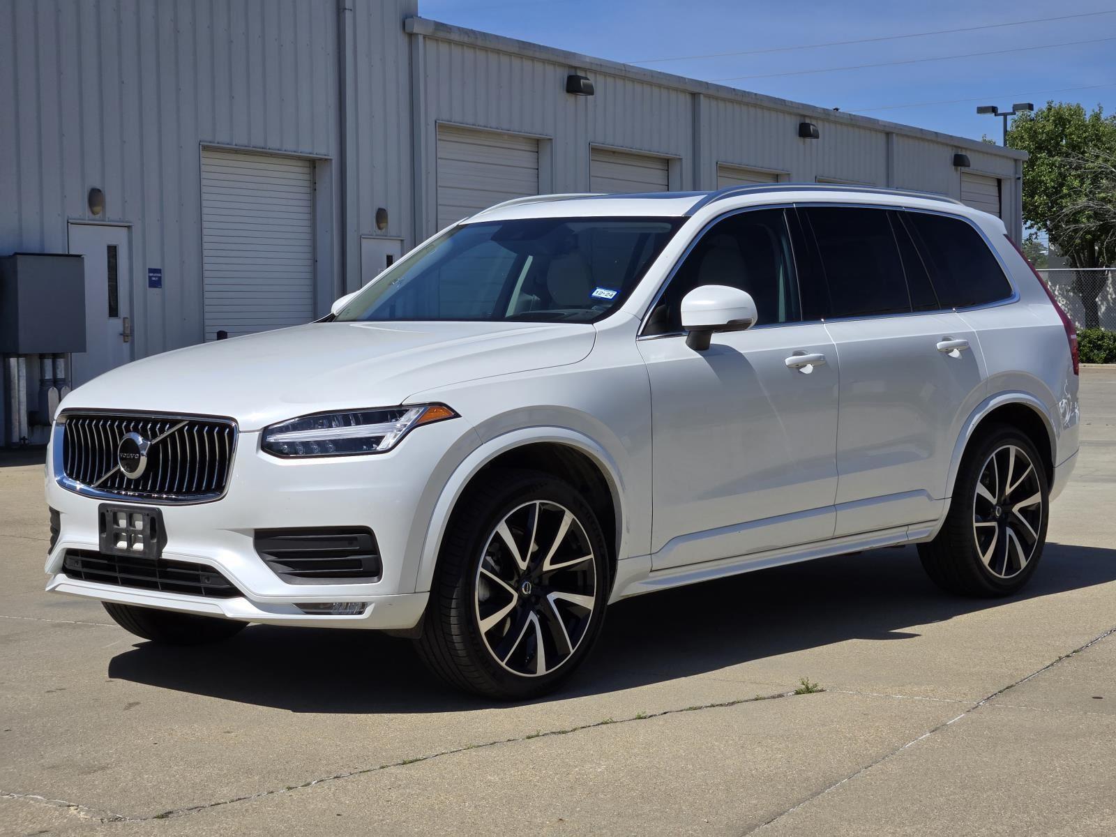 Crystal White Metallic 2022 Volvo XC90 T6 Momentum 7-Passenger AWD SUV / Crossover All-Wheel Drive Automatic