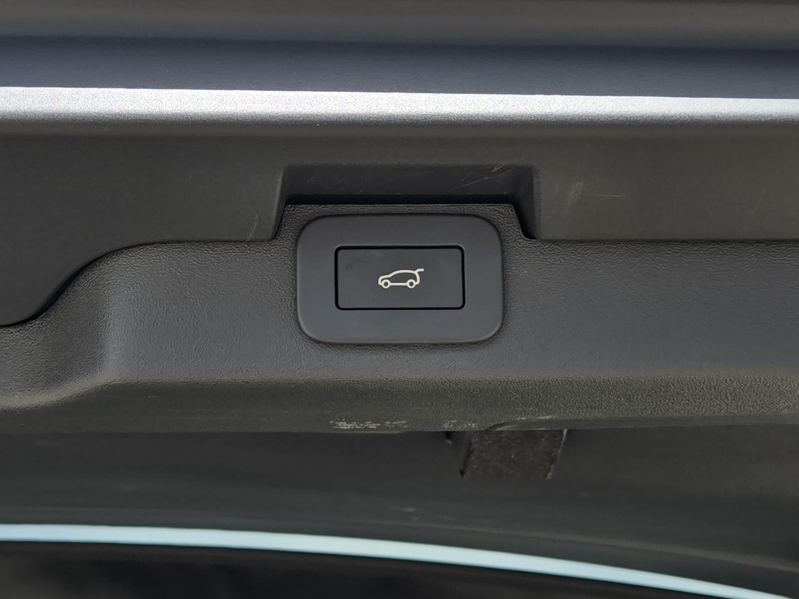 Certified Used 2025 Fuji White Land Rover S image 11