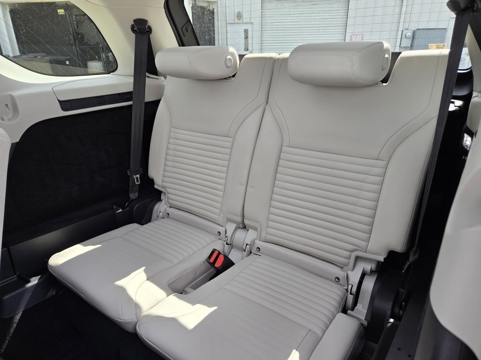 Certified Used 2025 Fuji White Land Rover S image 29
