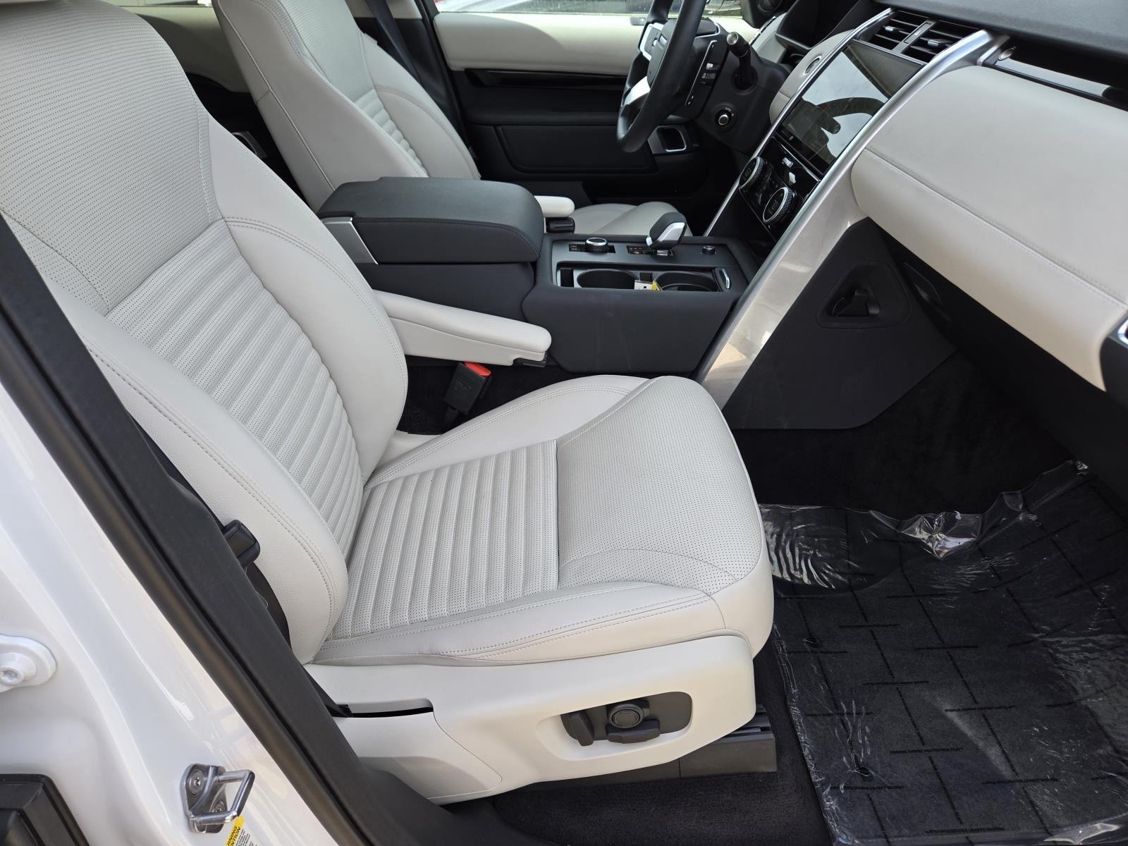 Certified Used 2025 Fuji White Land Rover S image 42