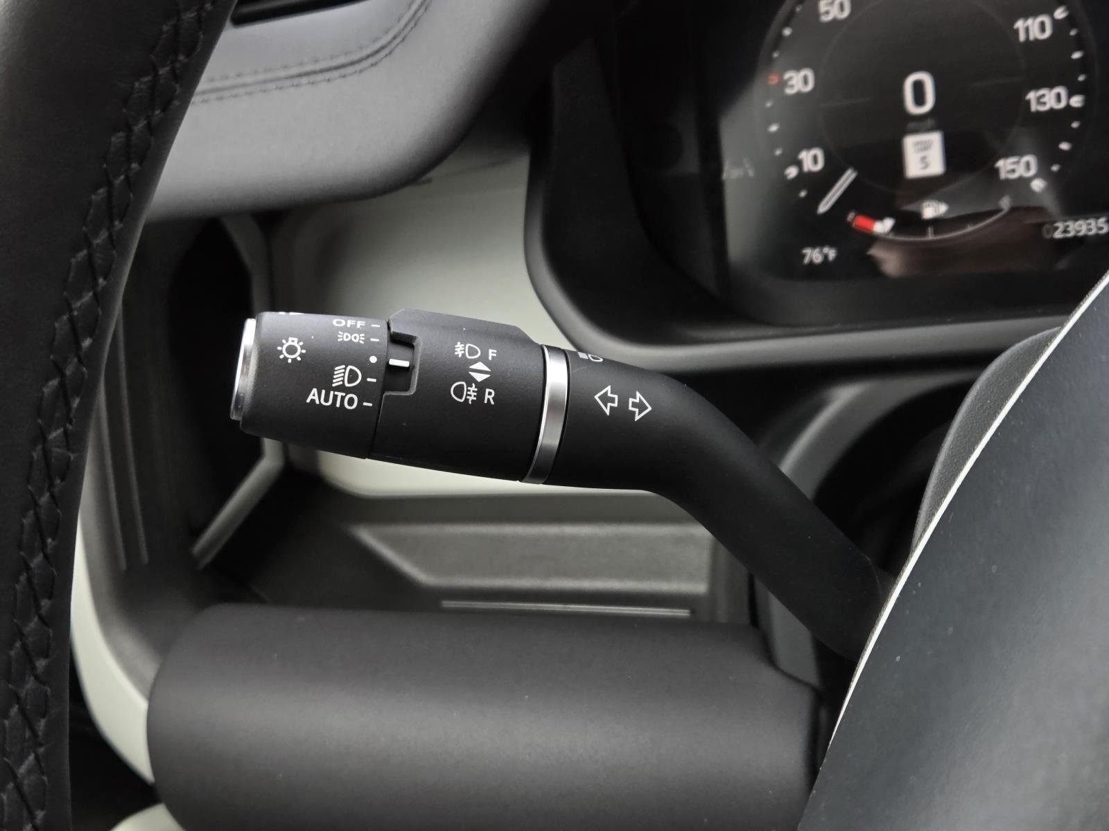 Used 2024 Tasman Blue Metallic Land Rover S image 18