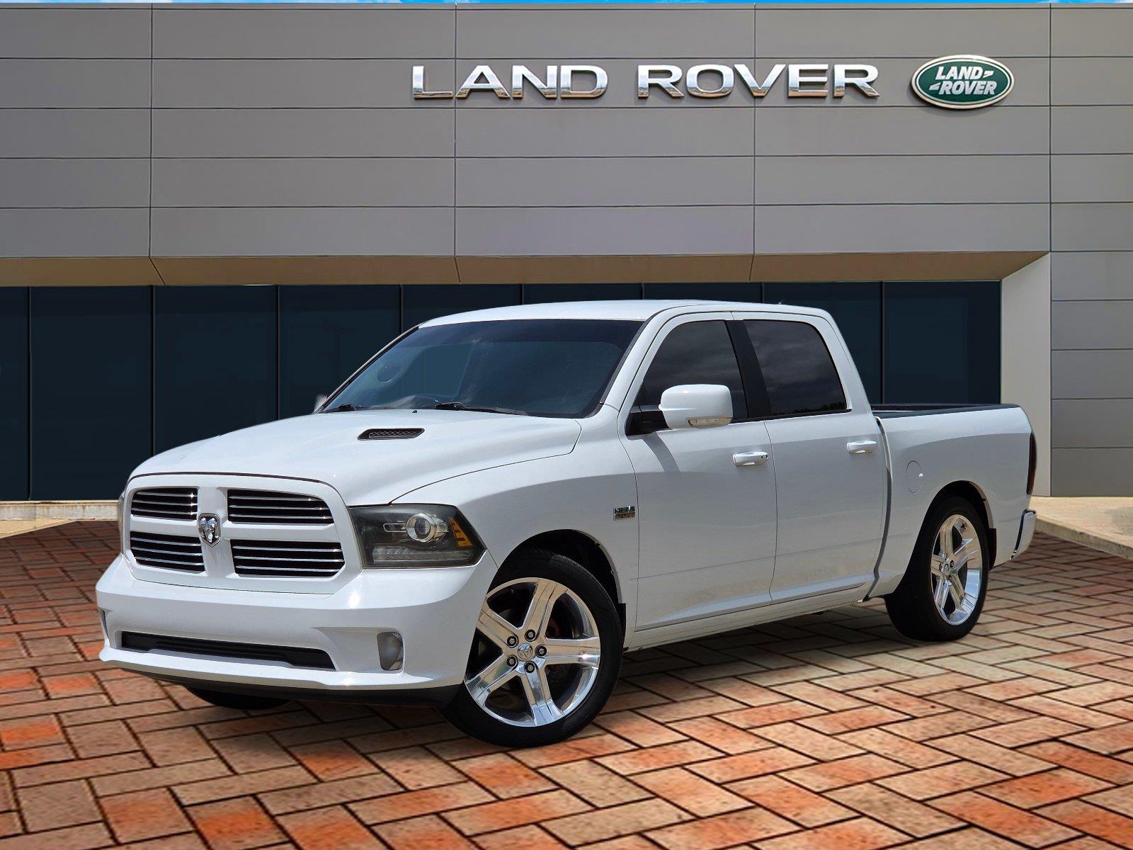 Bright White Clearcoat 2017 RAM 1500 Pickup Truck 4X2 8-Speed Automatic