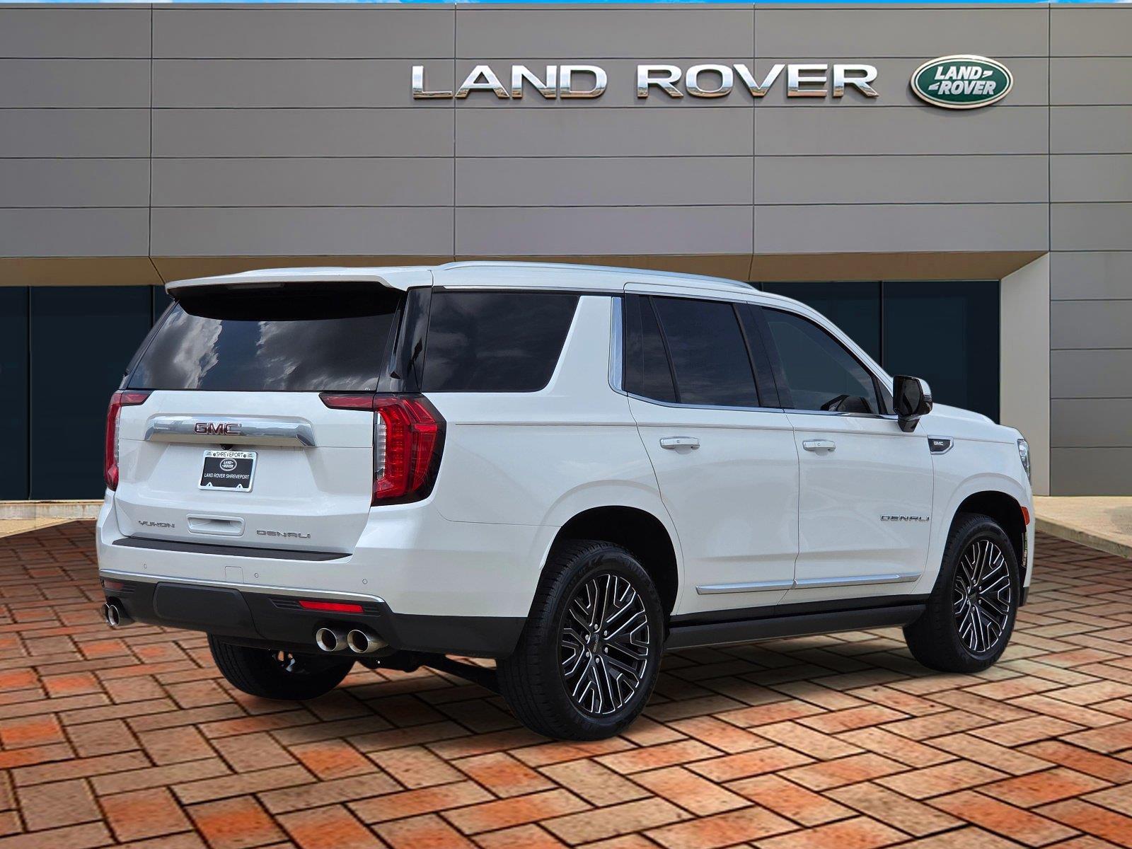 Used 2022 White Frost Tricoat GMC Denali image 4