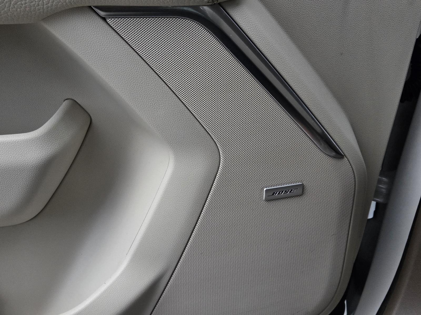 Used 2022 White Frost Tricoat GMC Denali image 28