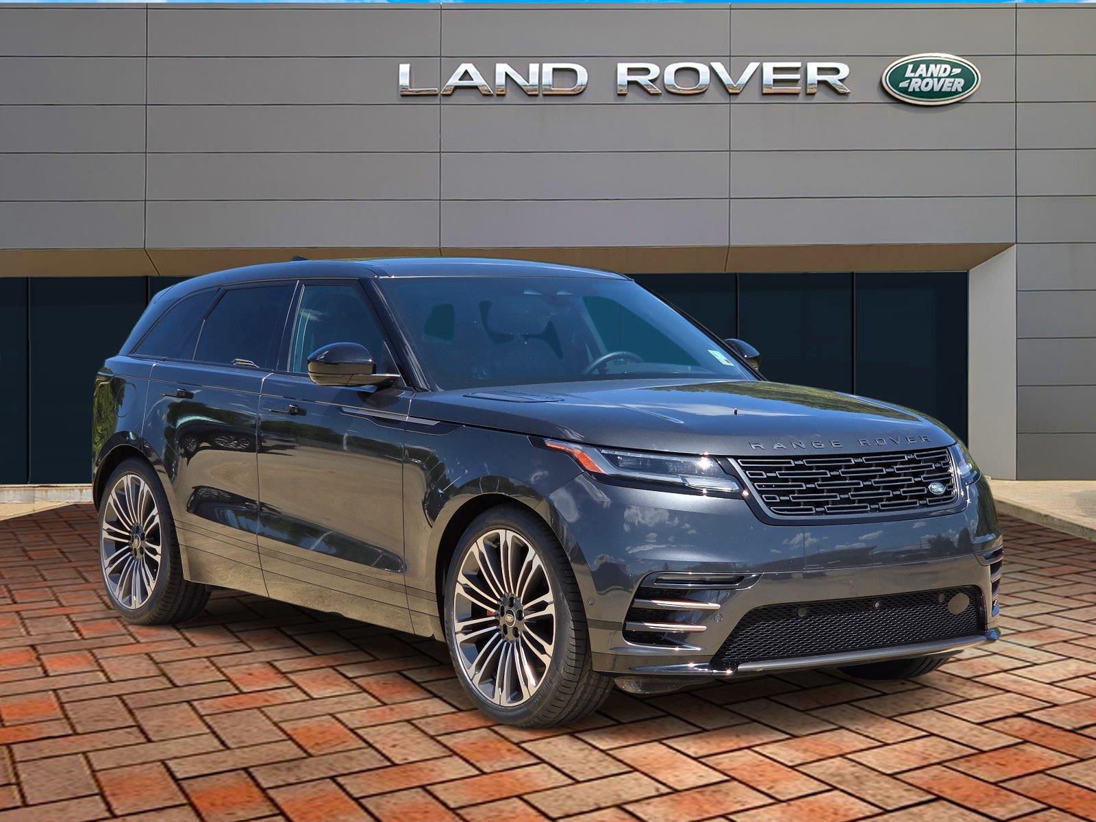 Used 2024 Arroios Grey Metallic Land Rover Dynamic SE image 3