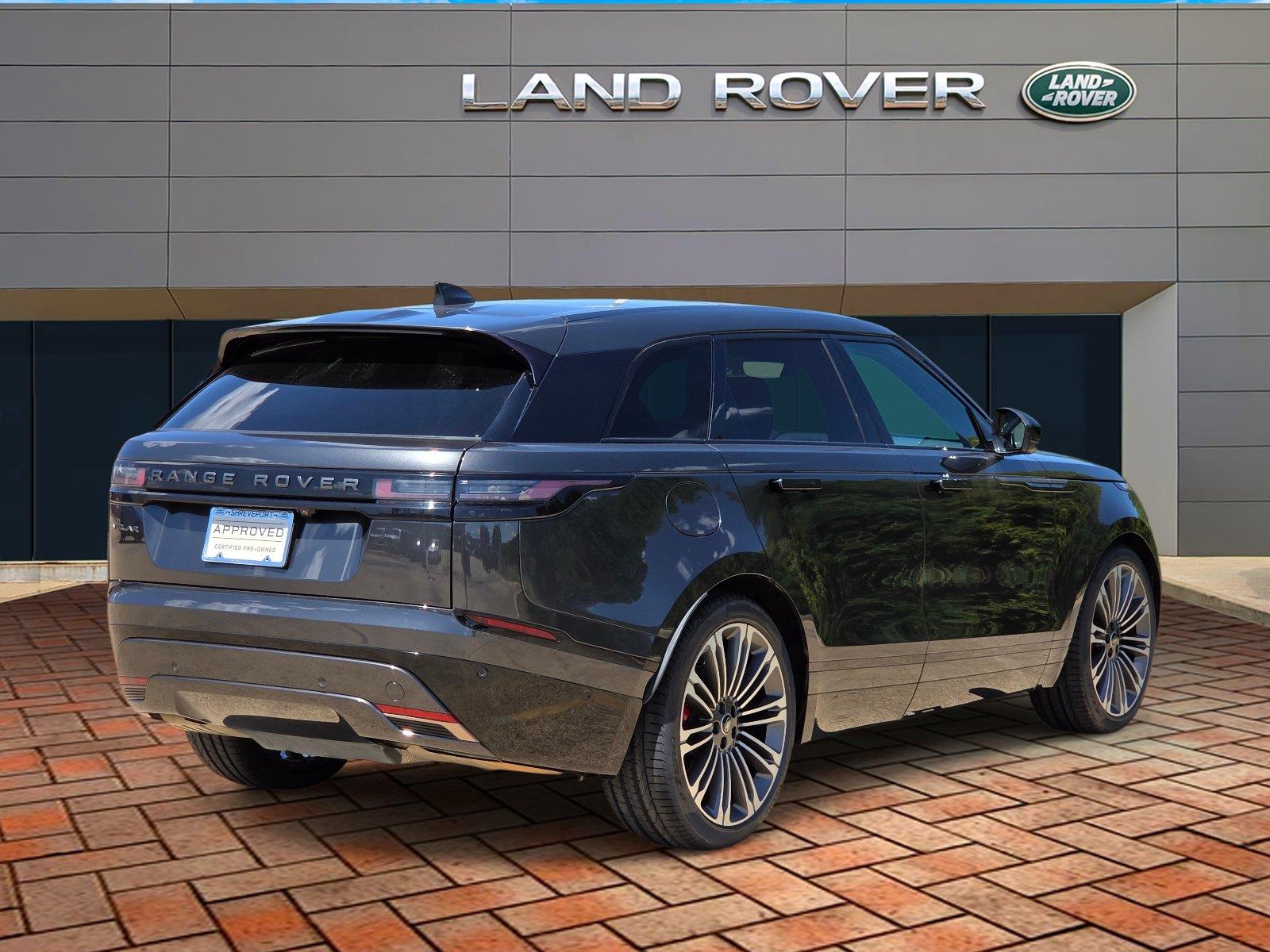 Used 2024 Arroios Grey Metallic Land Rover Dynamic SE image 4