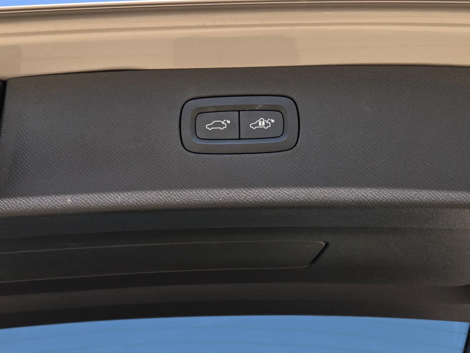 Certified Used 2023 Bright Dusk Metallic Volvo Plus image 12