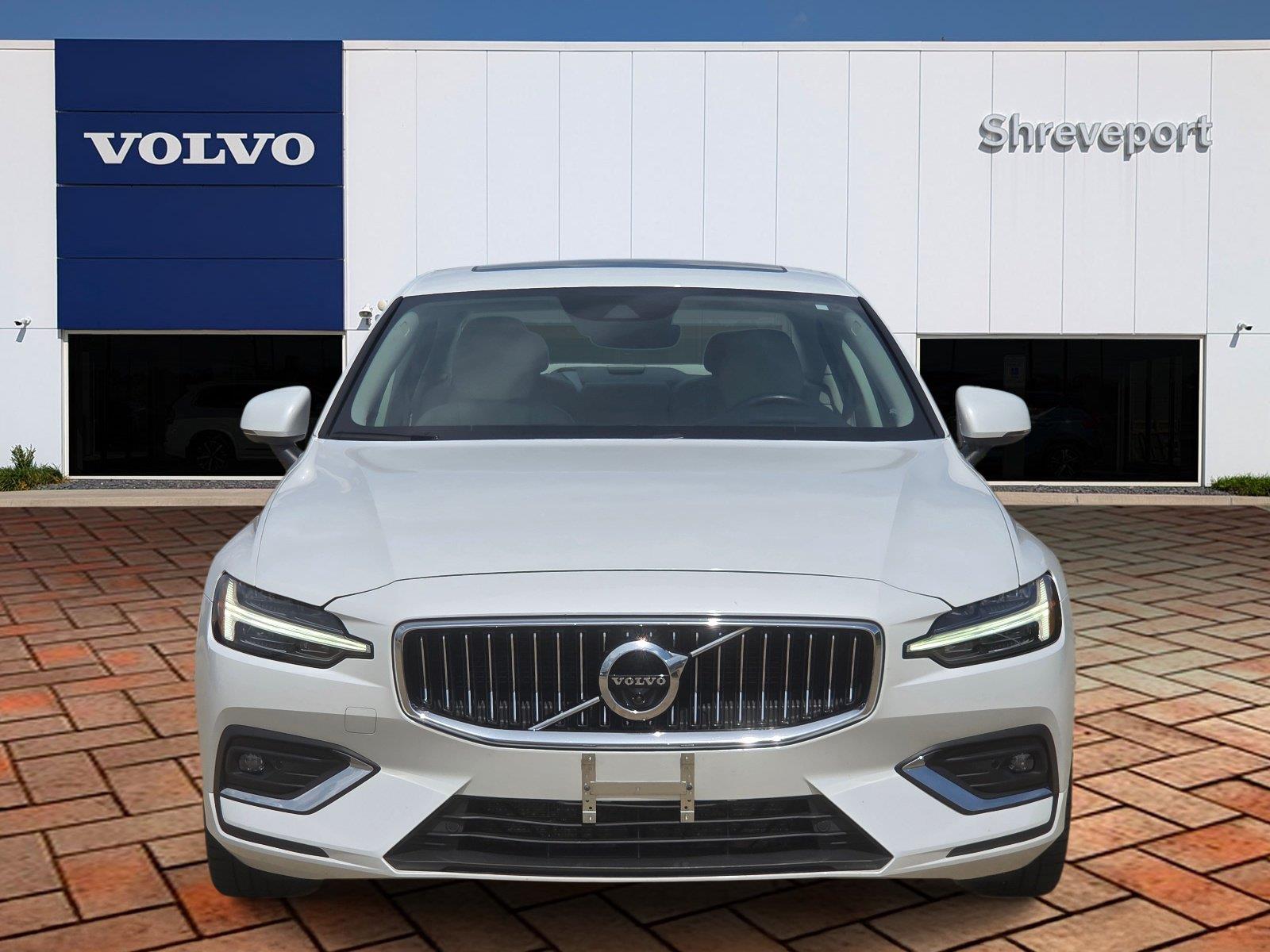 Certified Used 2022 Crystal White Metallic Volvo Inscription image 2