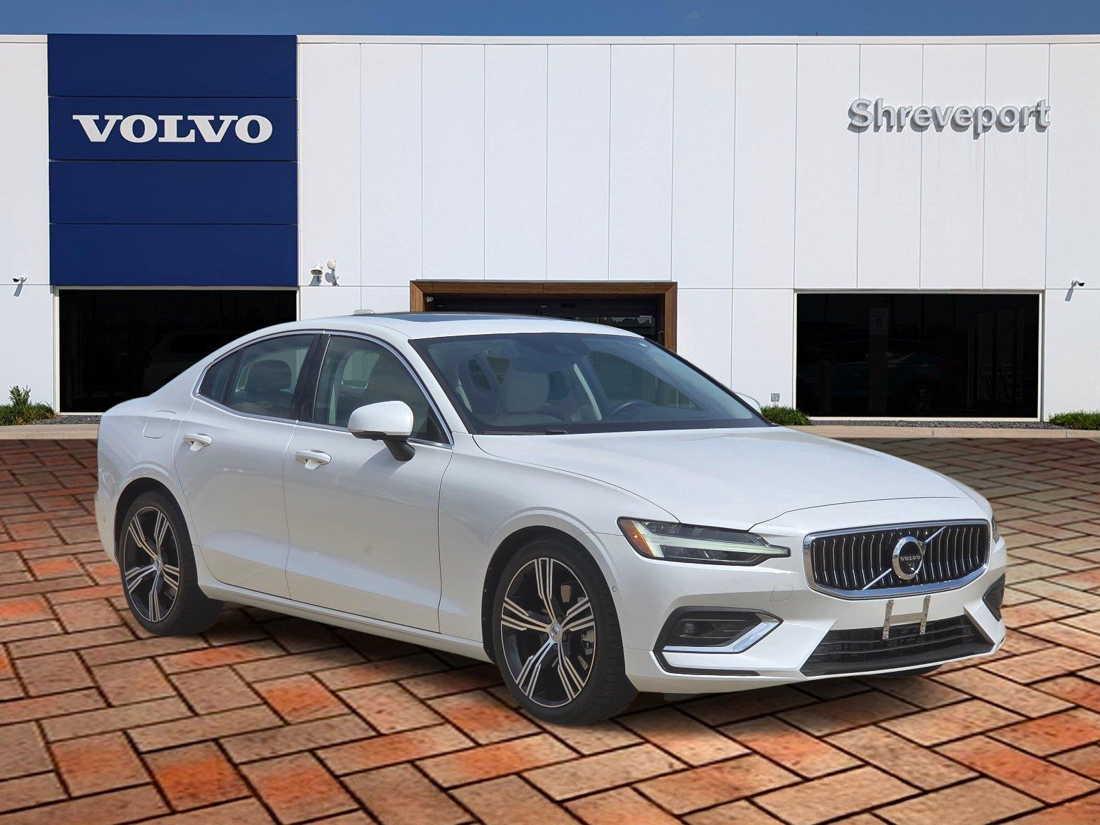 Certified Used 2022 Crystal White Metallic Volvo Inscription image 3