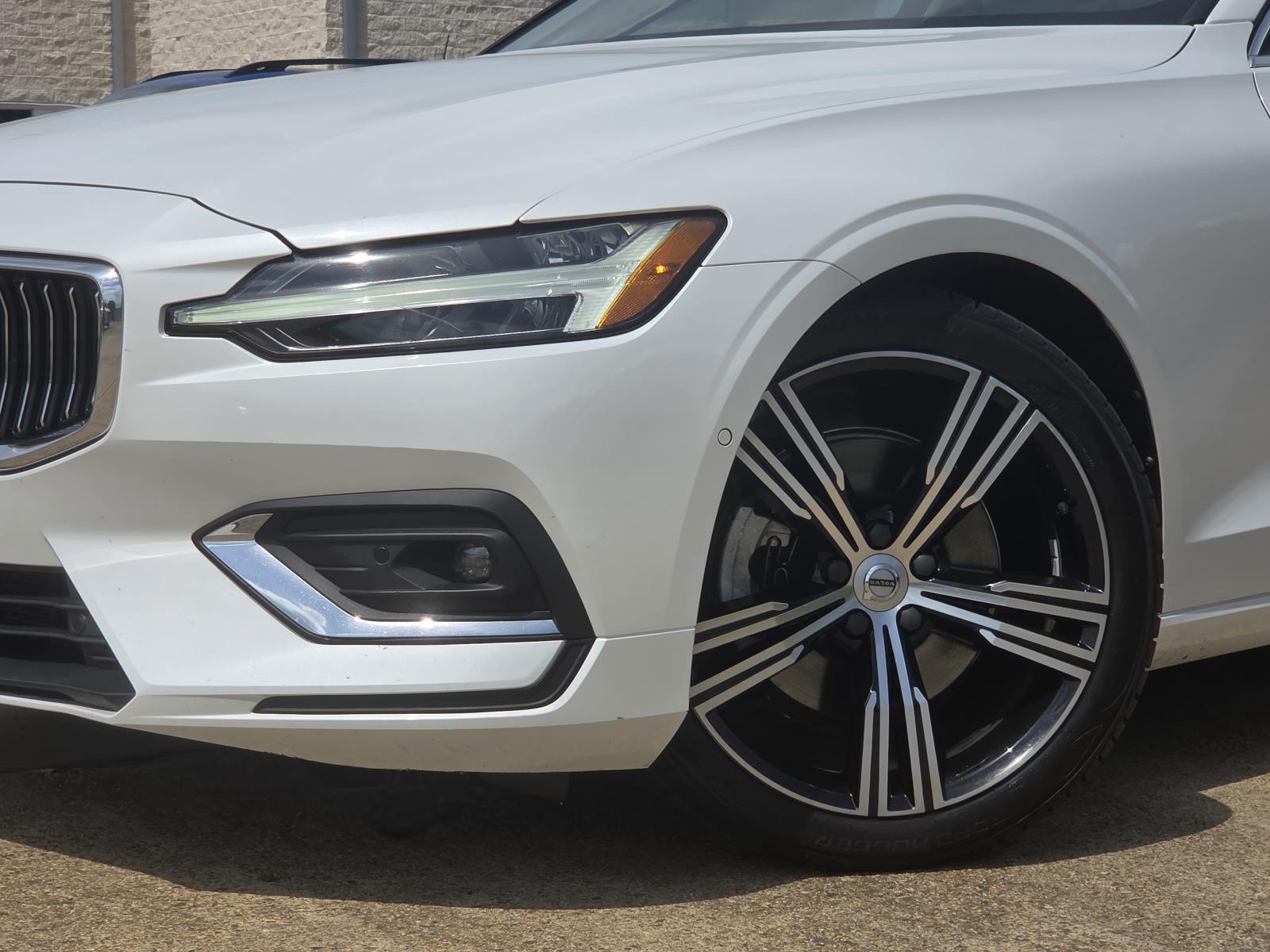 Certified Used 2022 Crystal White Metallic Volvo Inscription image 7
