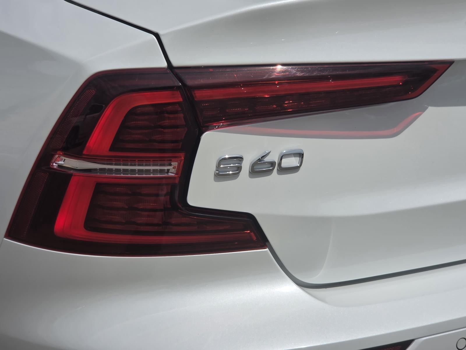 Certified Used 2022 Crystal White Metallic Volvo Inscription image 8