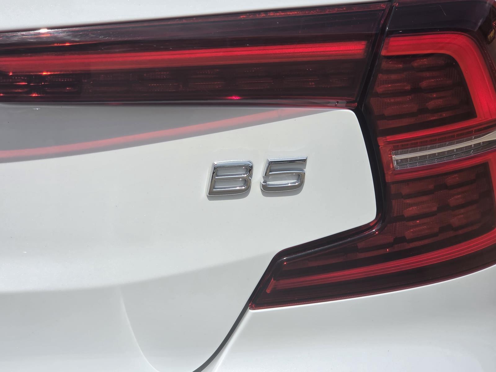 Certified Used 2022 Crystal White Metallic Volvo Inscription image 9