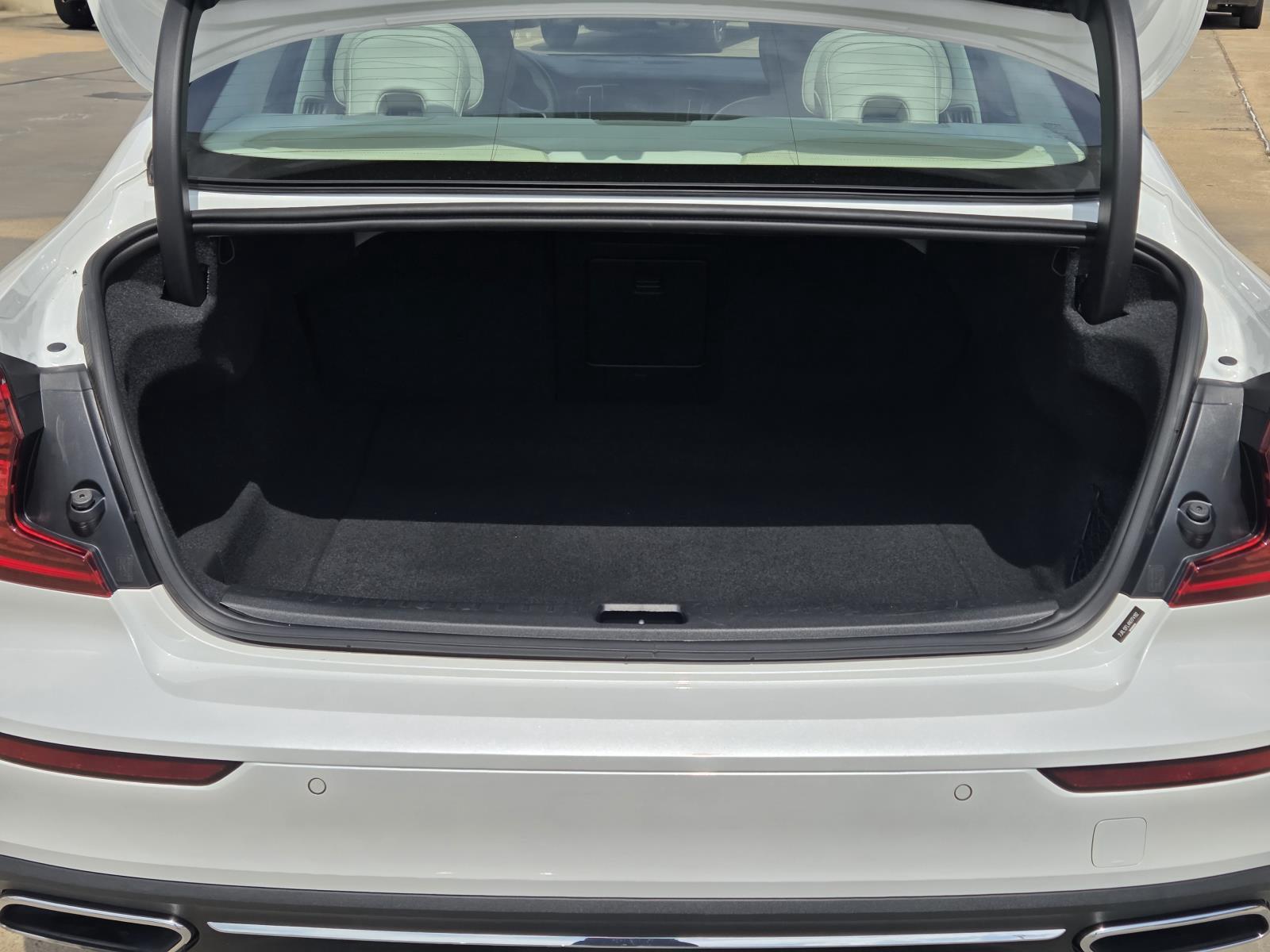 Certified Used 2022 Crystal White Metallic Volvo Inscription image 10