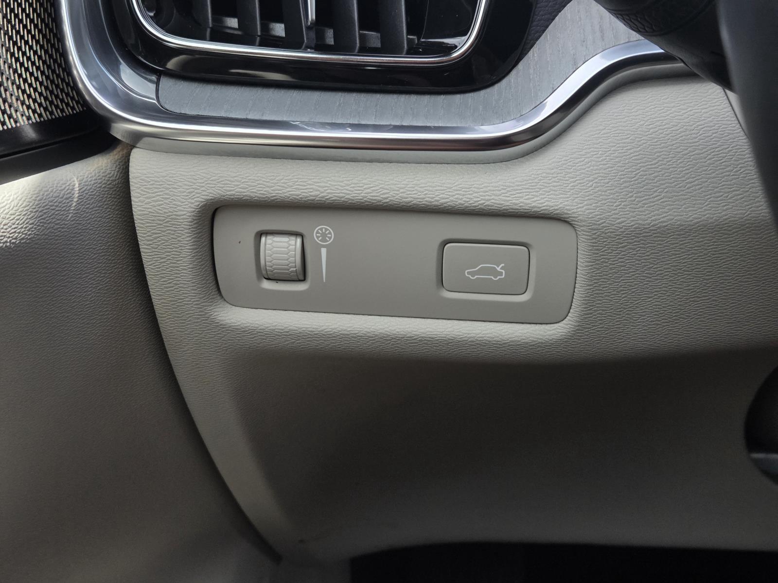Certified Used 2022 Crystal White Metallic Volvo Inscription image 22