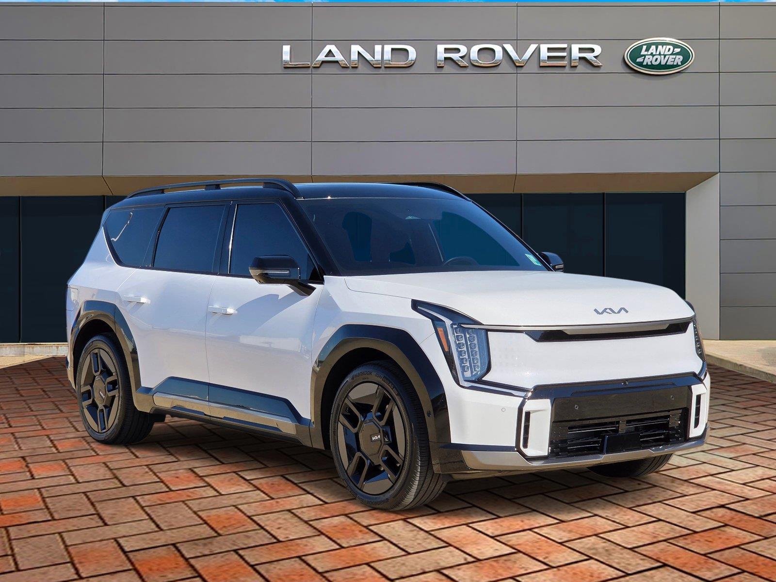 Used 2026 Glacial White Pearl/Ebony Black Roof Kia GT-Line image 3