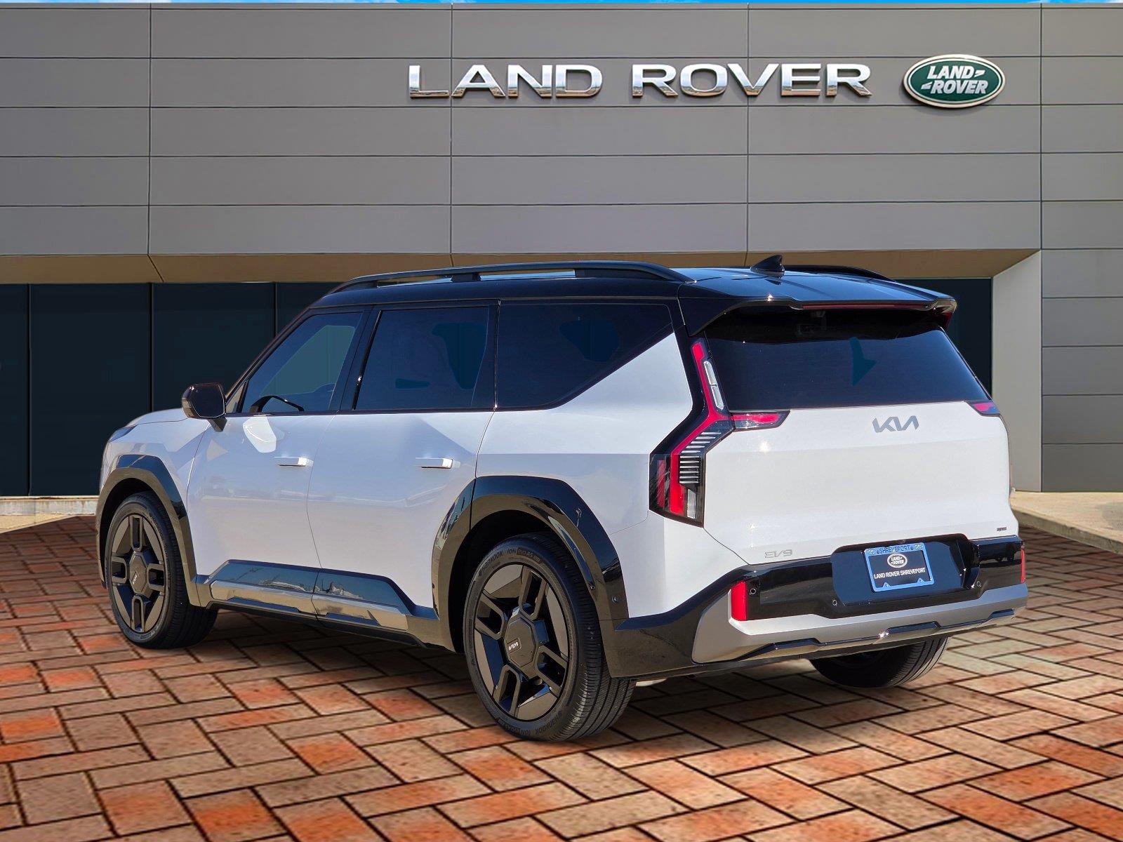 Used 2026 Glacial White Pearl/Ebony Black Roof Kia GT-Line image 6