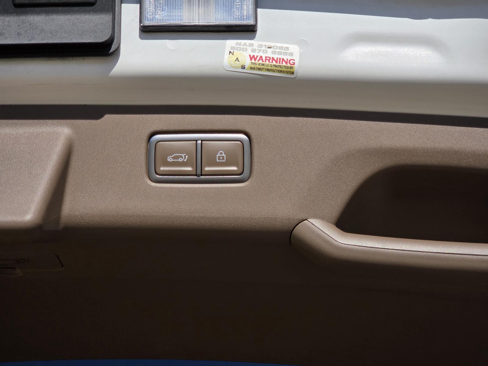 Used 2026 Glacial White Pearl/Ebony Black Roof Kia GT-Line image 12