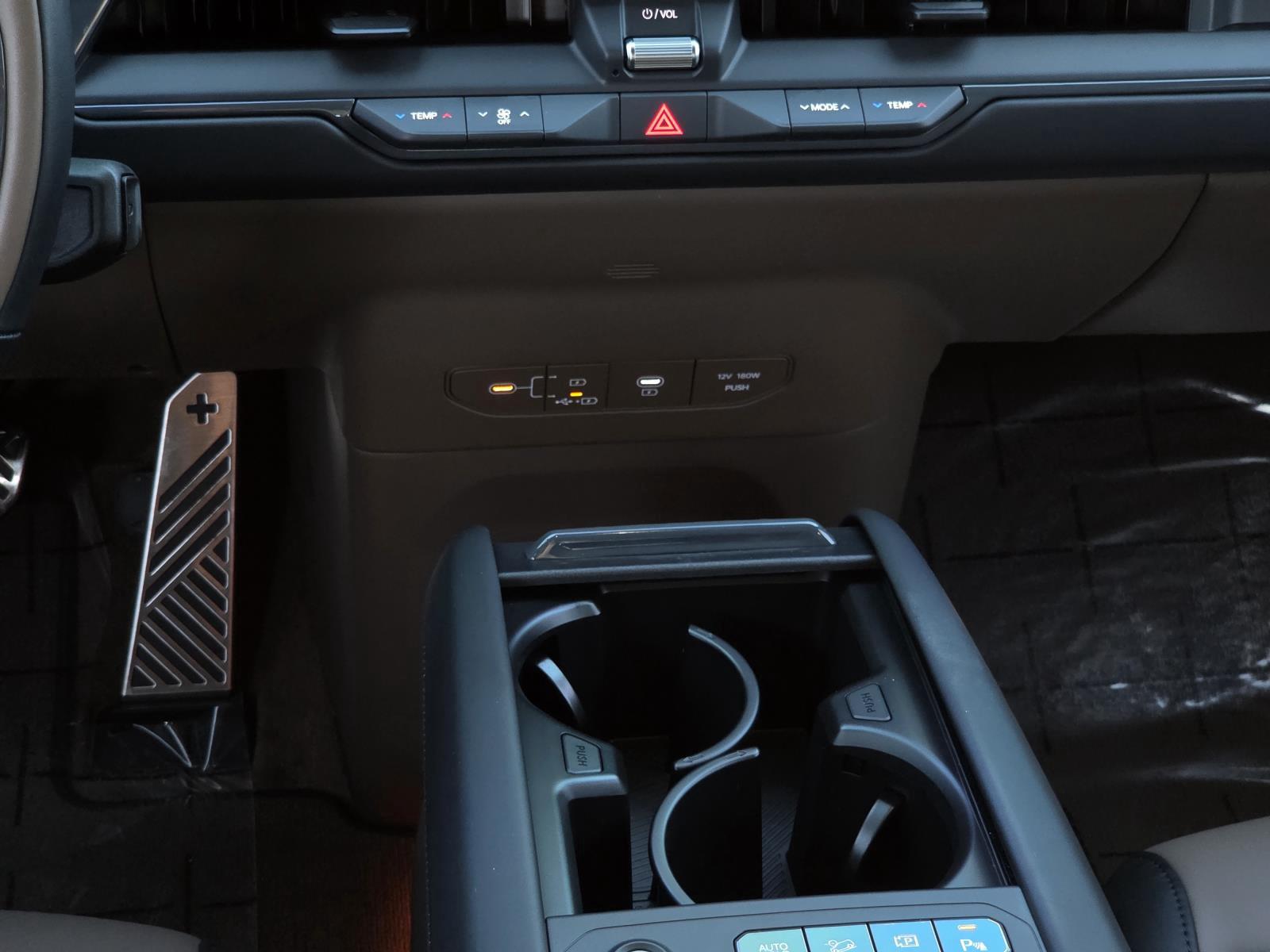 Used 2026 Glacial White Pearl/Ebony Black Roof Kia GT-Line image 18
