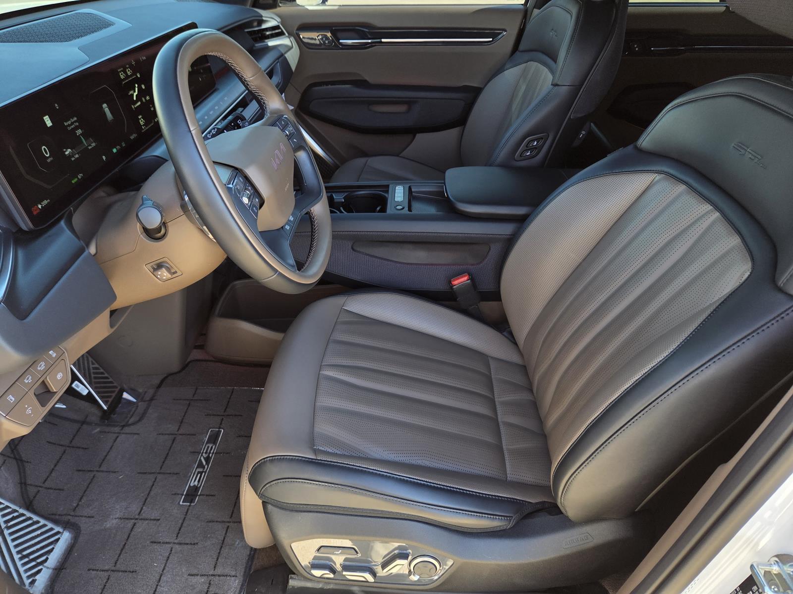 Used 2026 Glacial White Pearl/Ebony Black Roof Kia GT-Line image 32