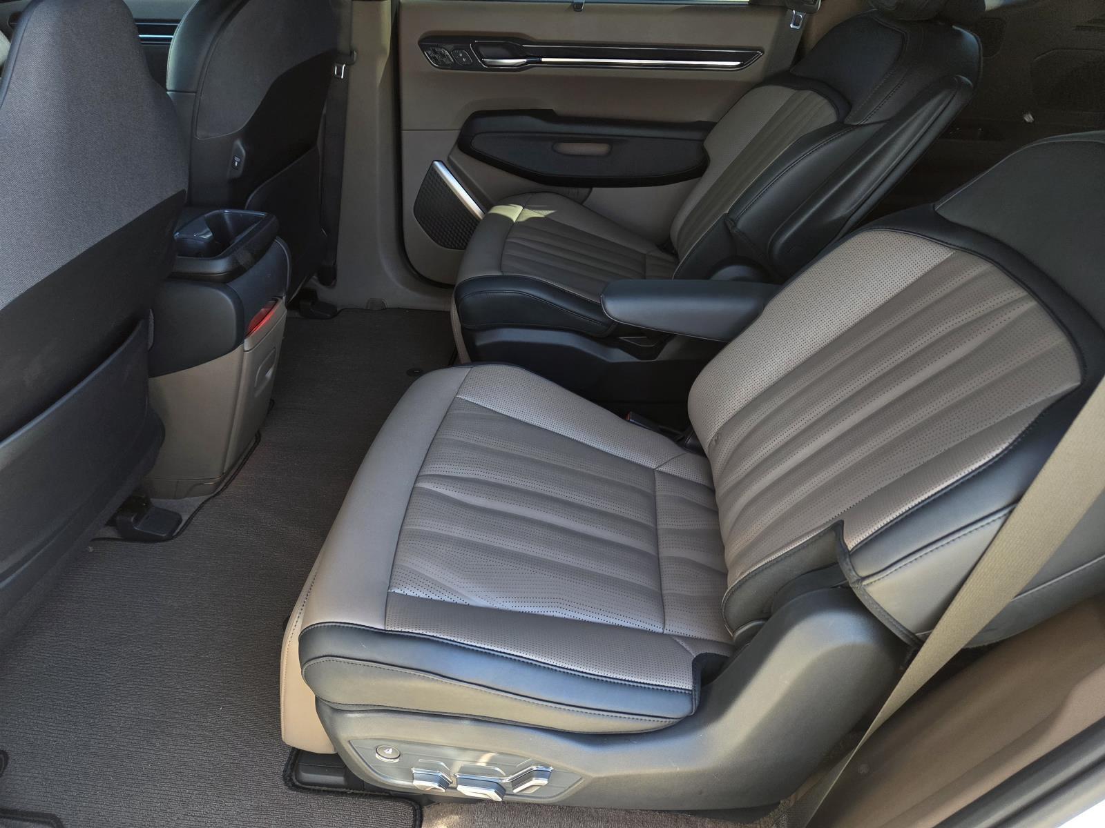 Used 2026 Glacial White Pearl/Ebony Black Roof Kia GT-Line image 38