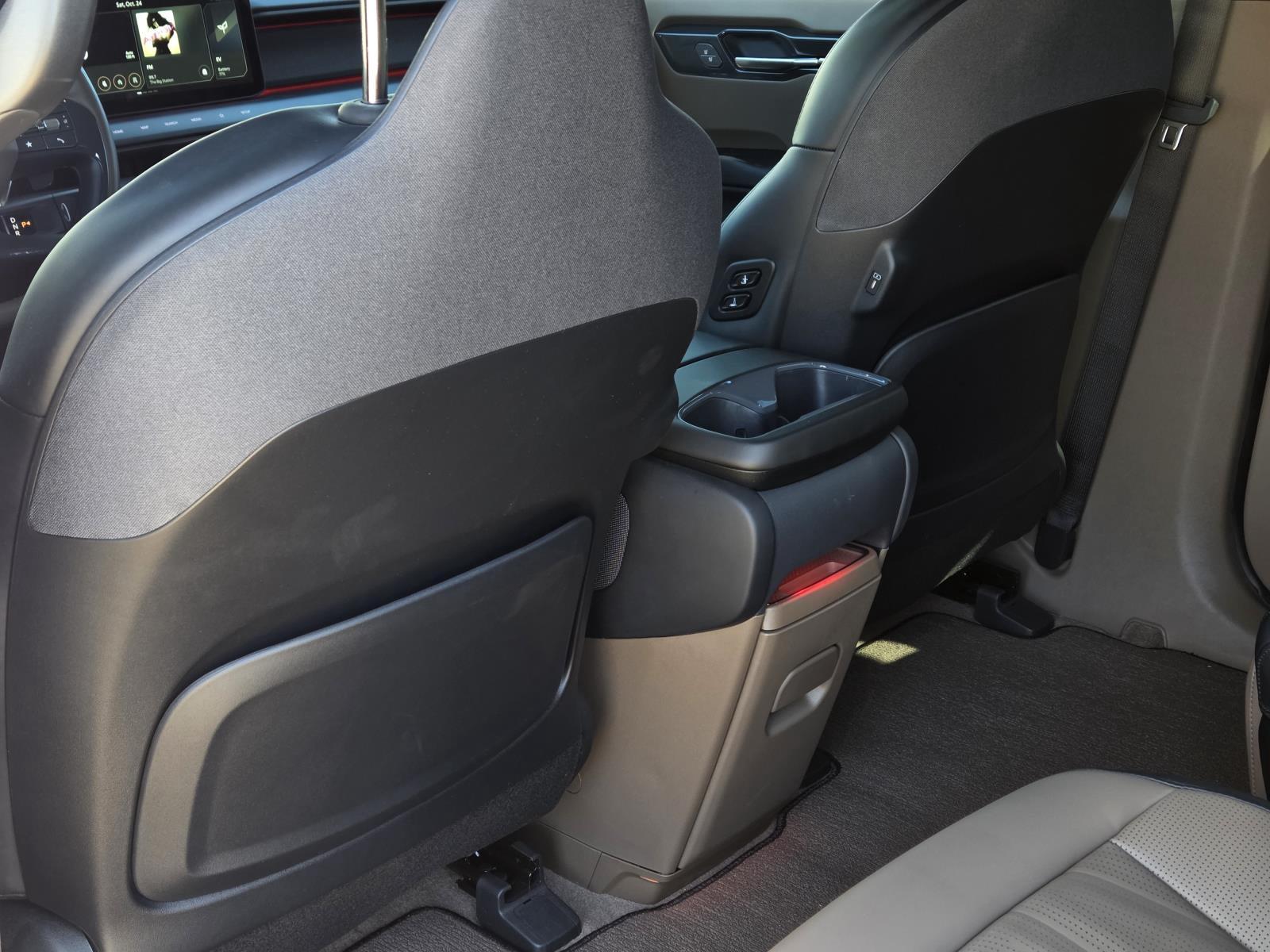 Used 2026 Glacial White Pearl/Ebony Black Roof Kia GT-Line image 39