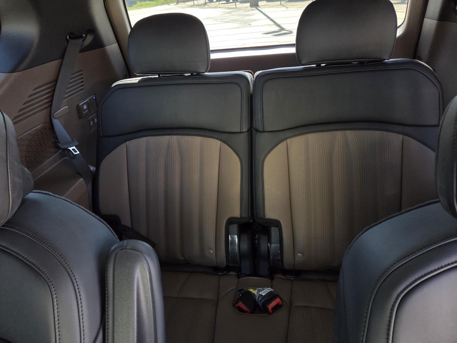 Used 2026 Glacial White Pearl/Ebony Black Roof Kia GT-Line image 40