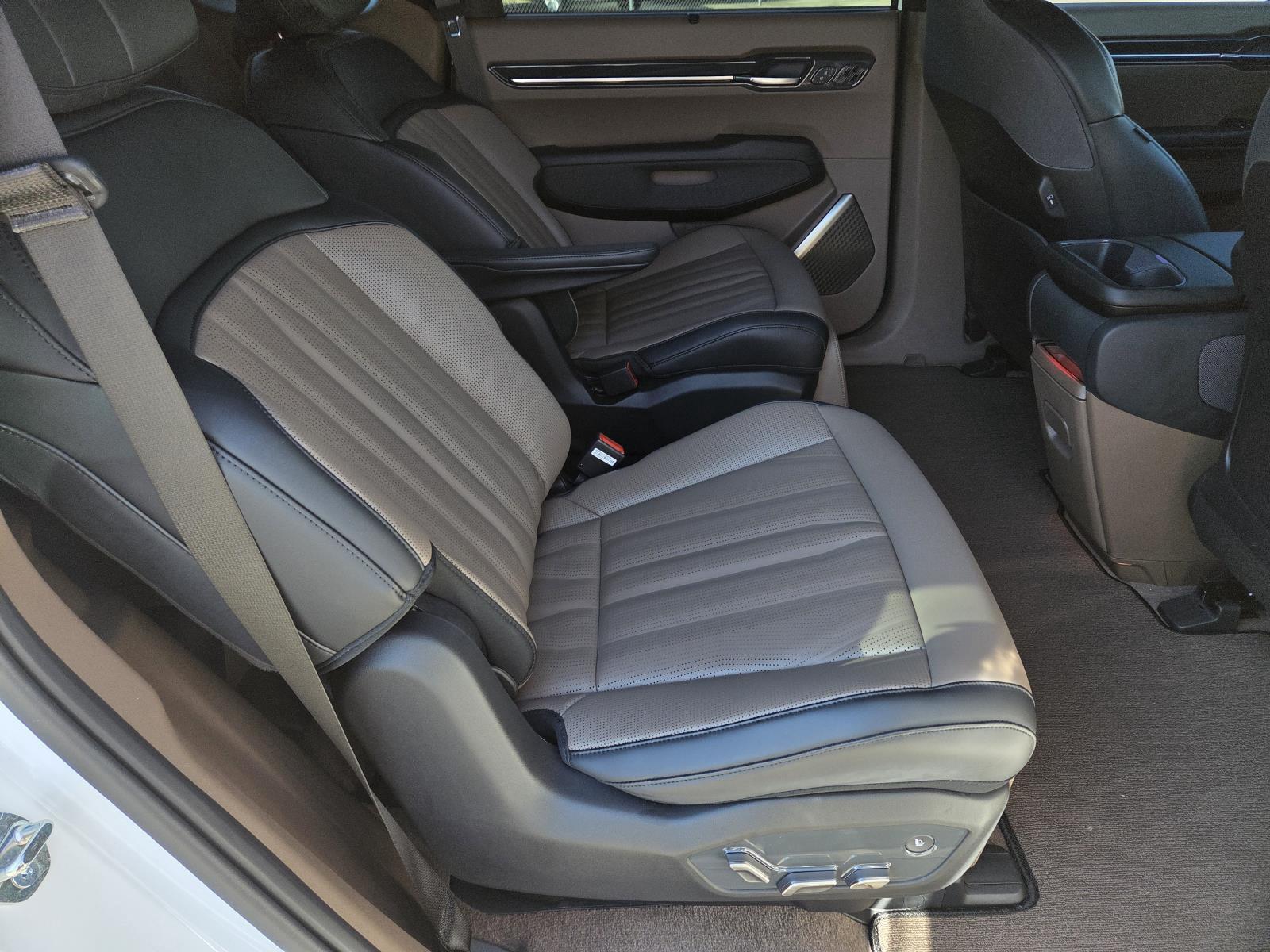 Used 2026 Glacial White Pearl/Ebony Black Roof Kia GT-Line image 41